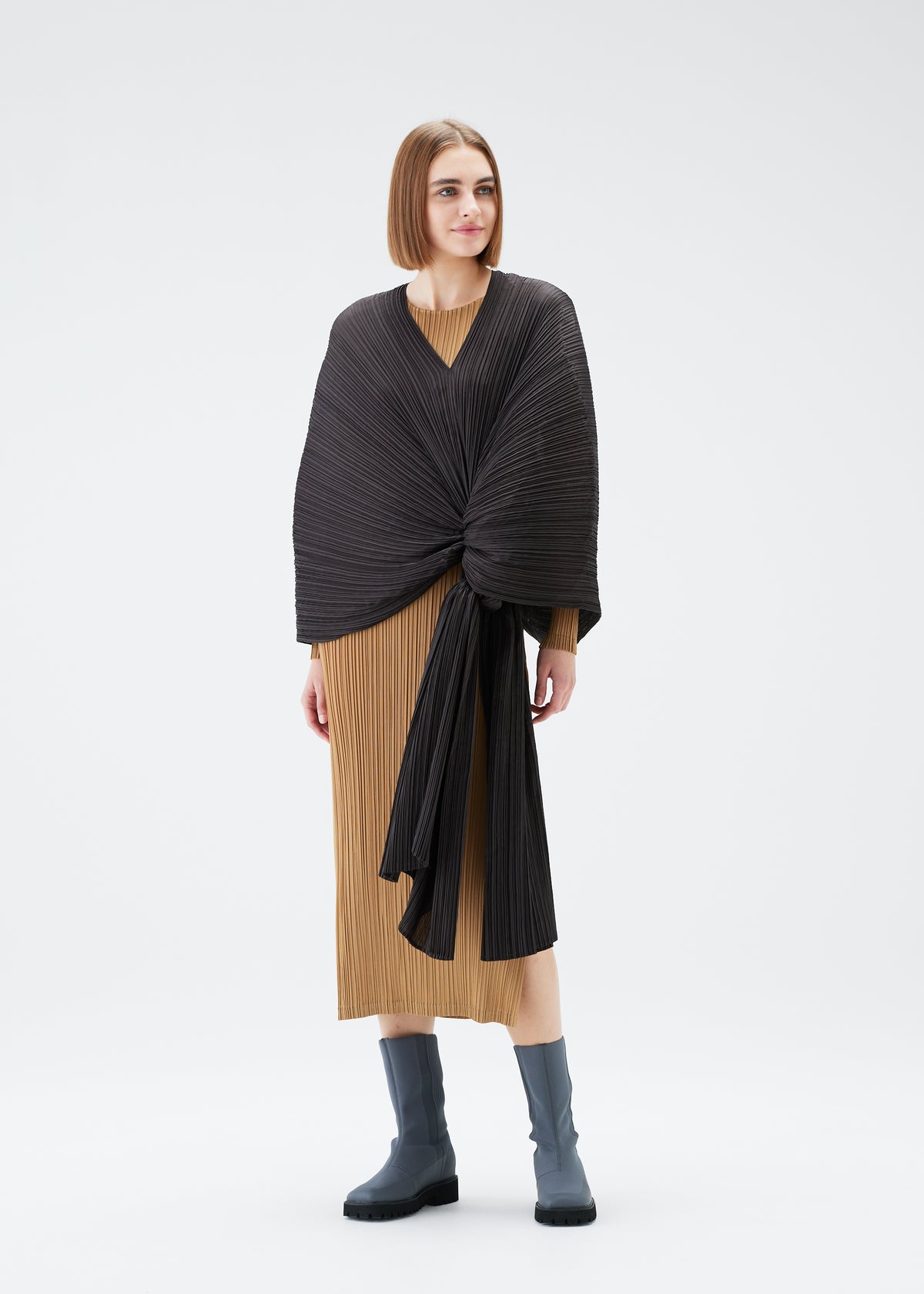 MADAME-T DECEMBER – isseymiyake.com