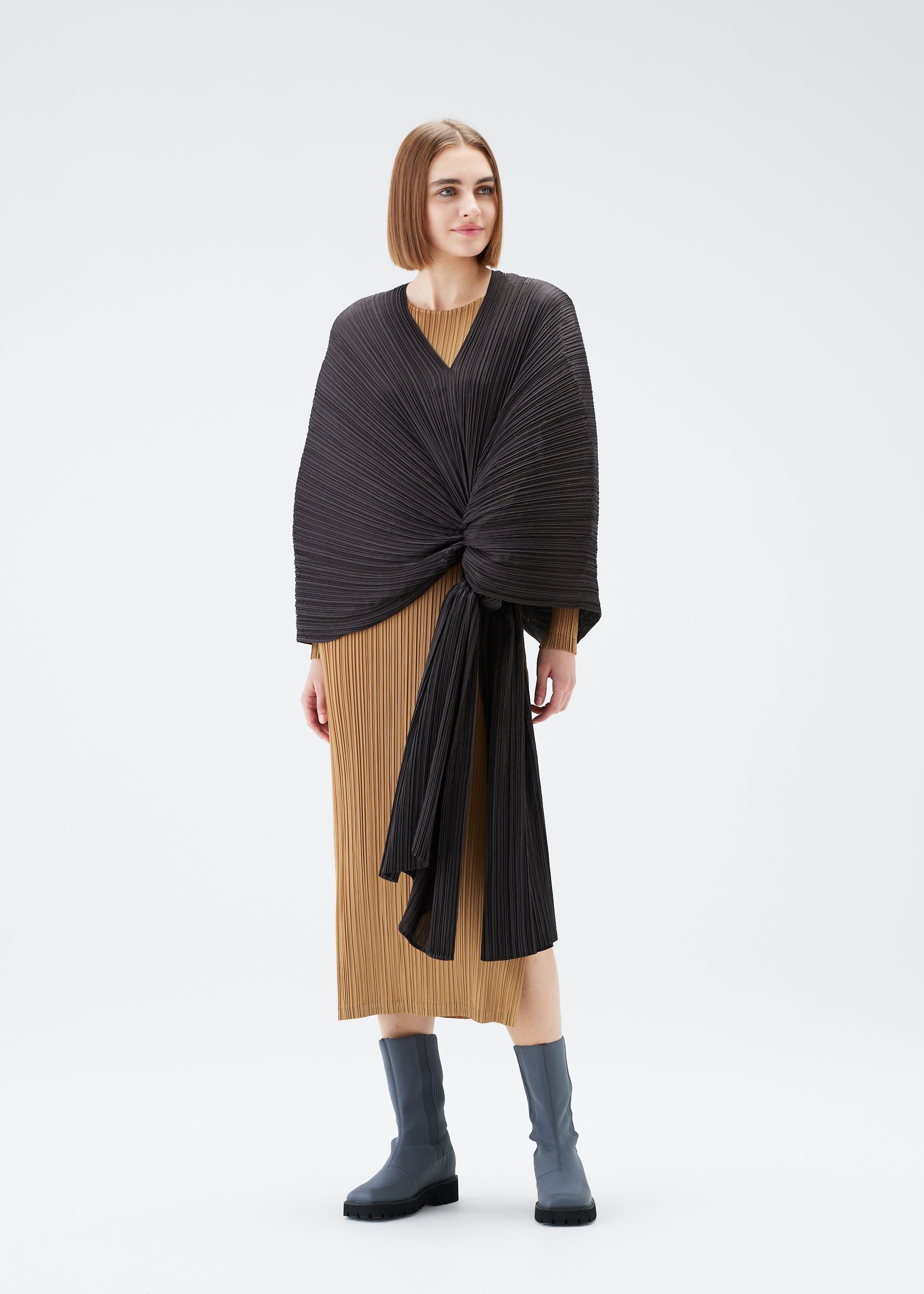 MADAME-T DECEMBER – isseymiyake.com 