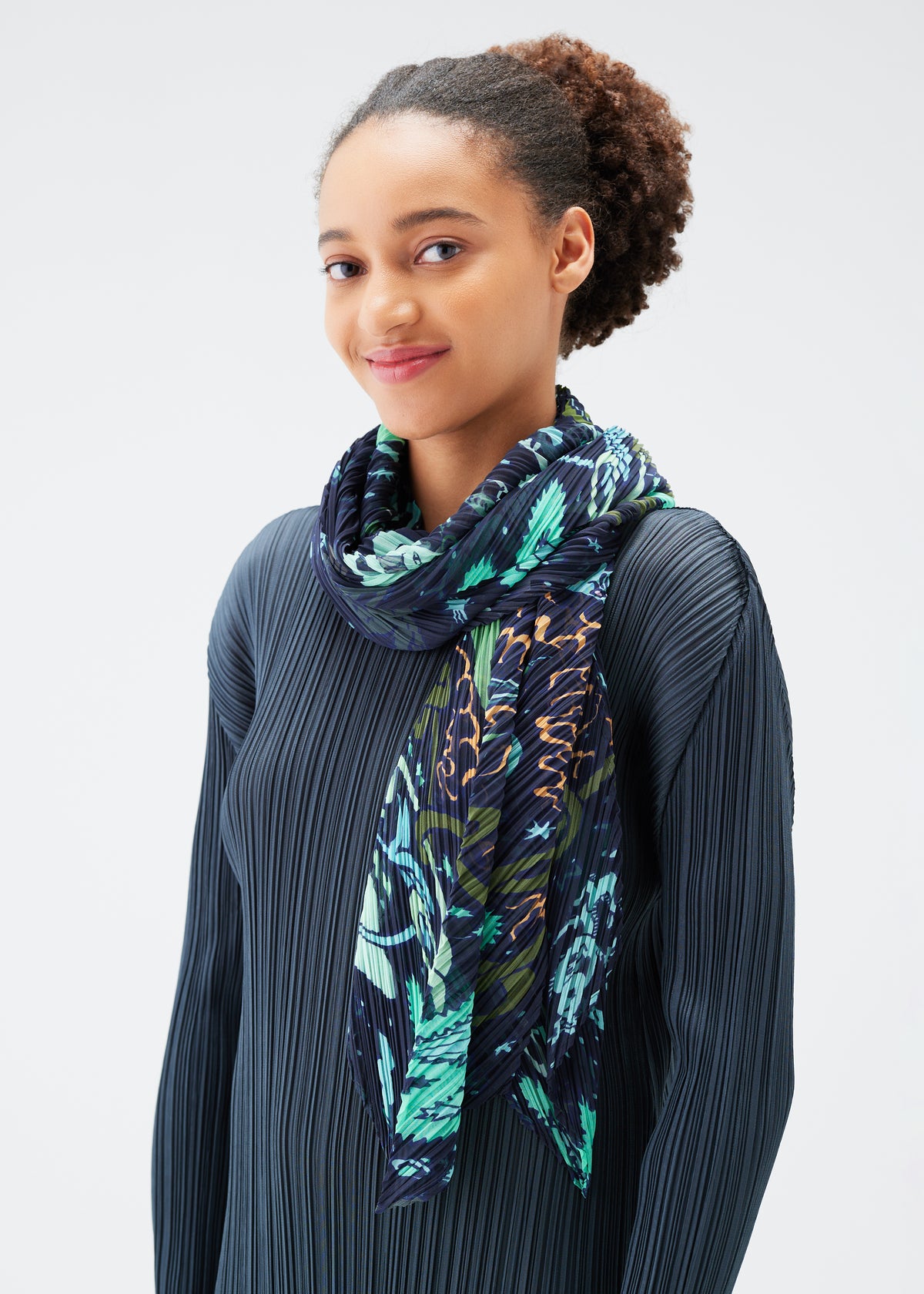 INTERPLANETARY SCARF – isseymiyake.com