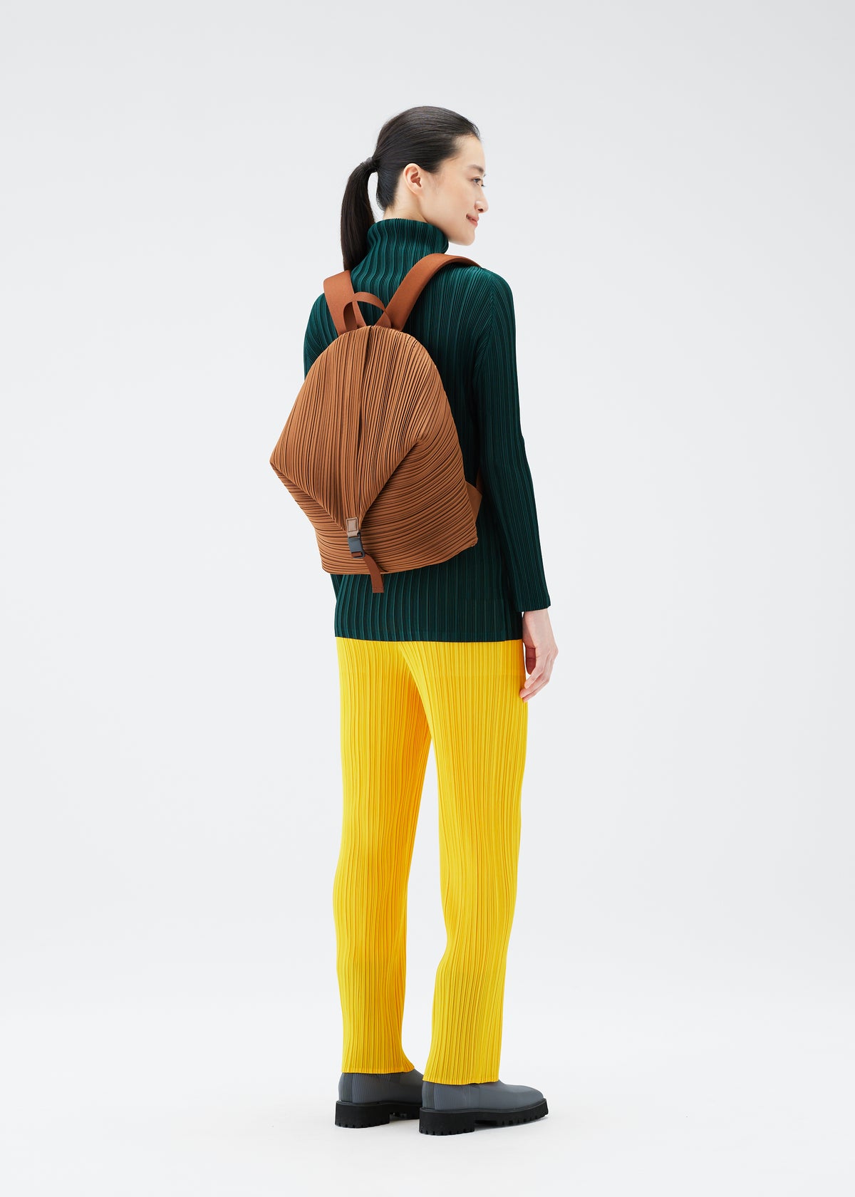 PLEATS BACKPACK – isseymiyake.com