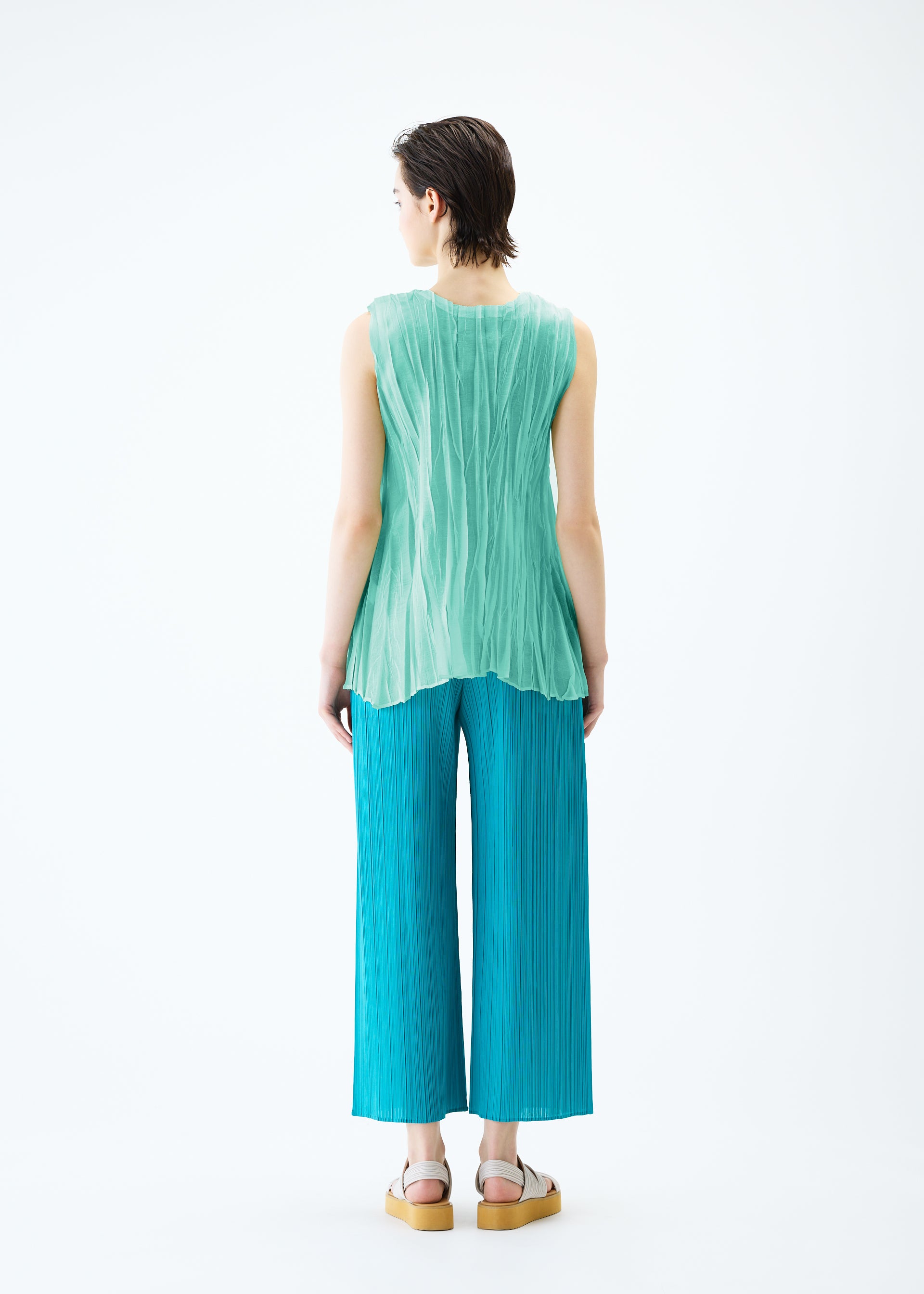ISSEY MIYAKE　PLEATS PLEASE ノースリーブ PLEATS PLEASE ISSEY MIYAKE - PLEATS PLEASE ノースリーブ