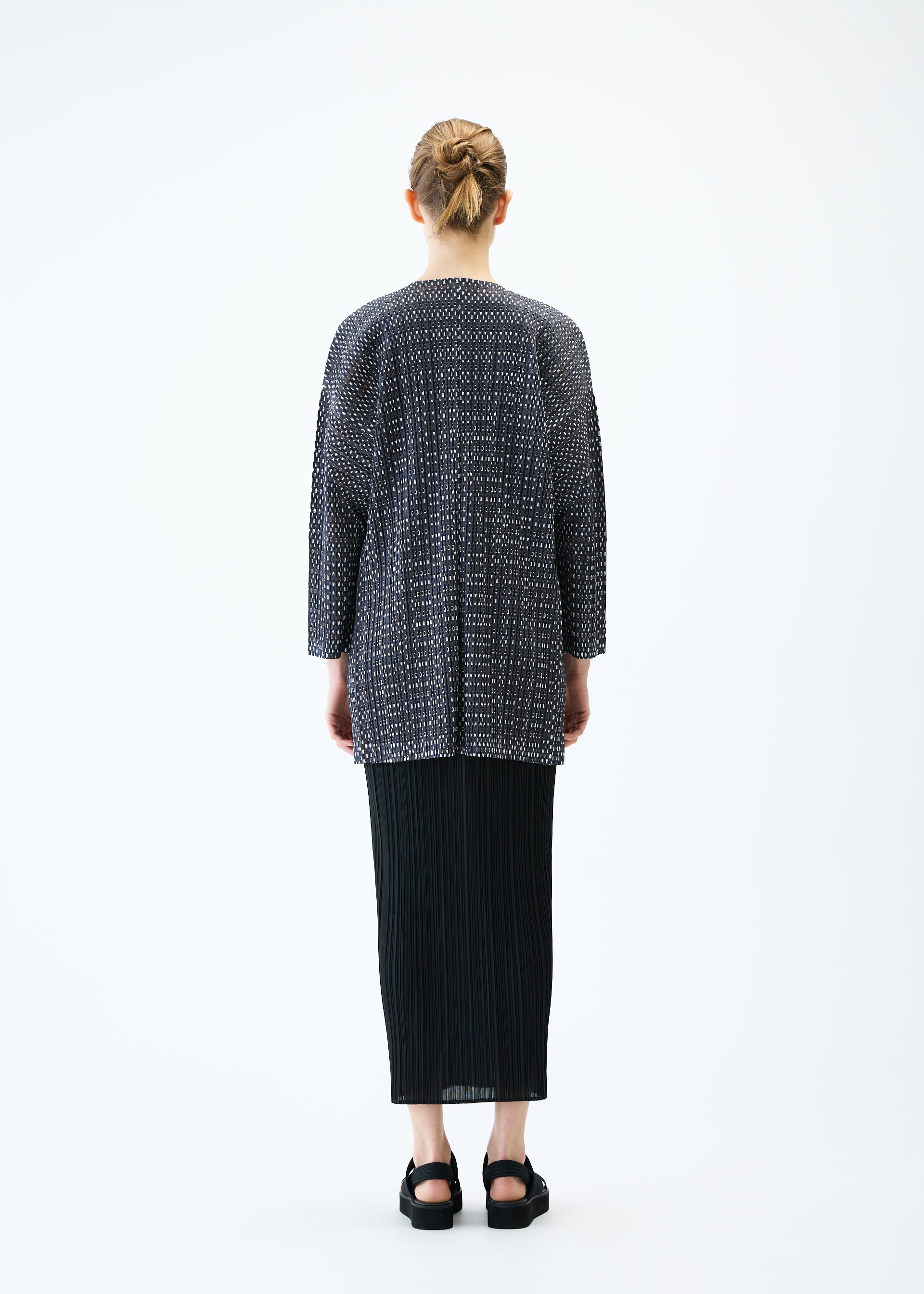 PLEATS PLEASE ISSEY MIYAKE◆カーディガン(薄手)/4/ポリエステル/NVY/無地/PP11-JO214 PP51JO132-m-03.jpg?v=