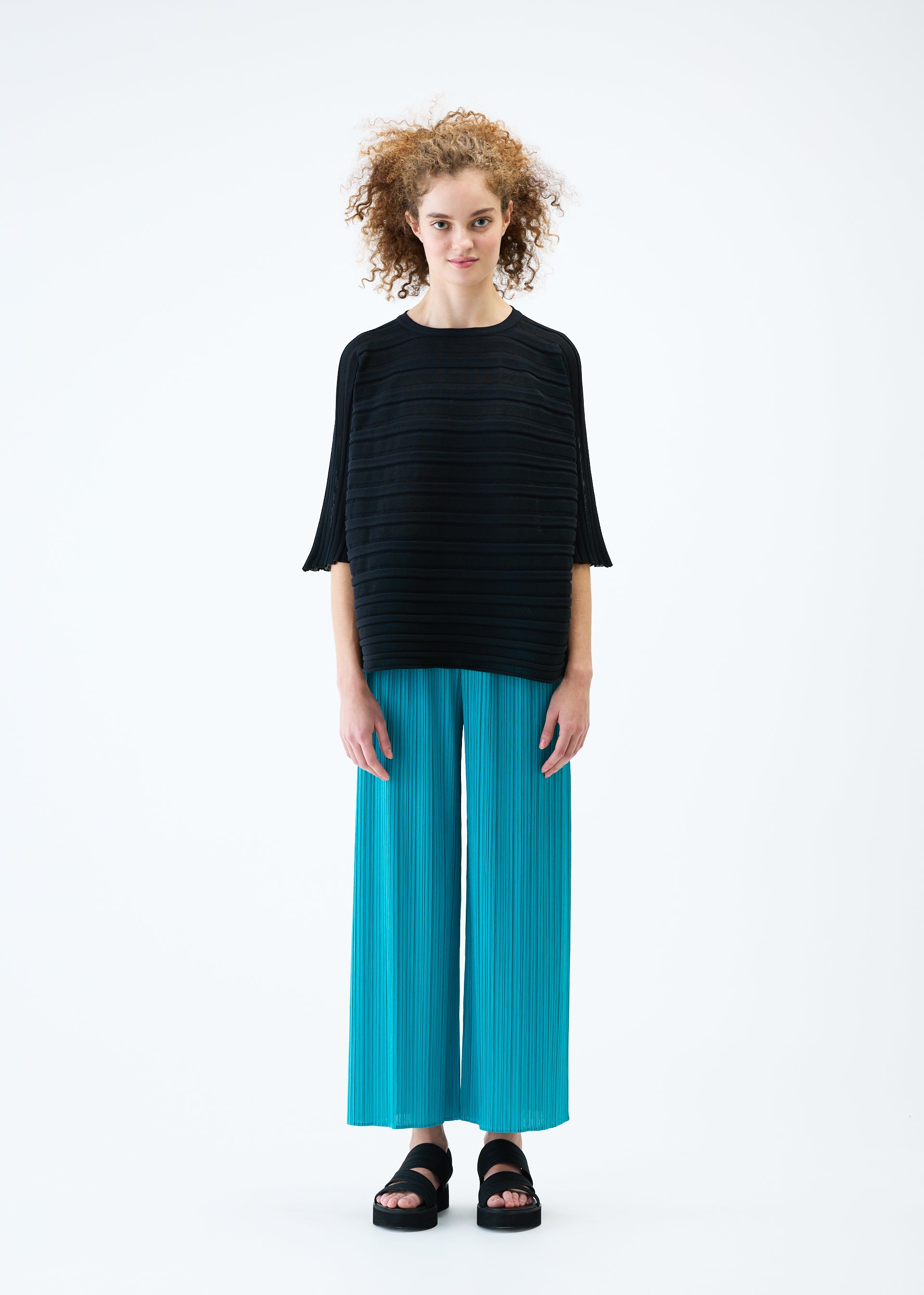 アイテムのご紹介「CREPE KNIT」 – isseymiyake.com