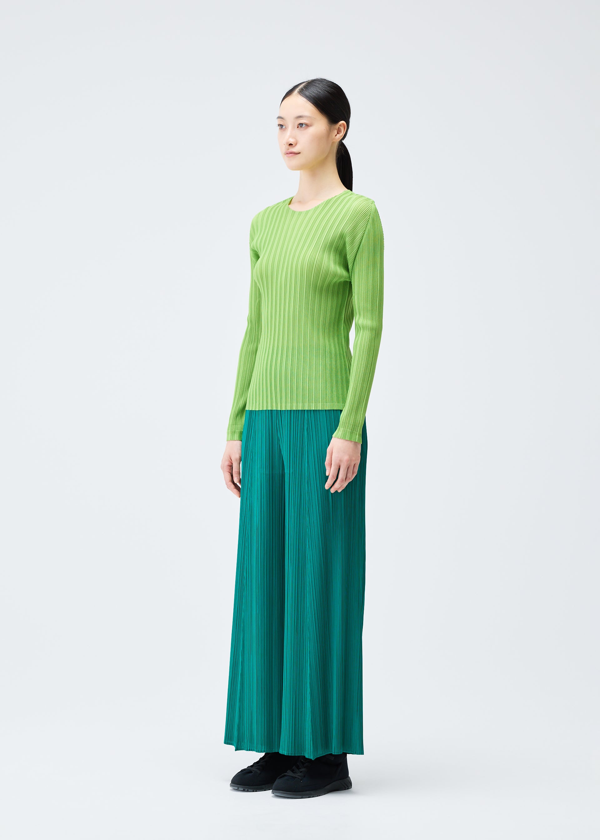 RIB PLEATS NOVEMBER – isseymiyake.com