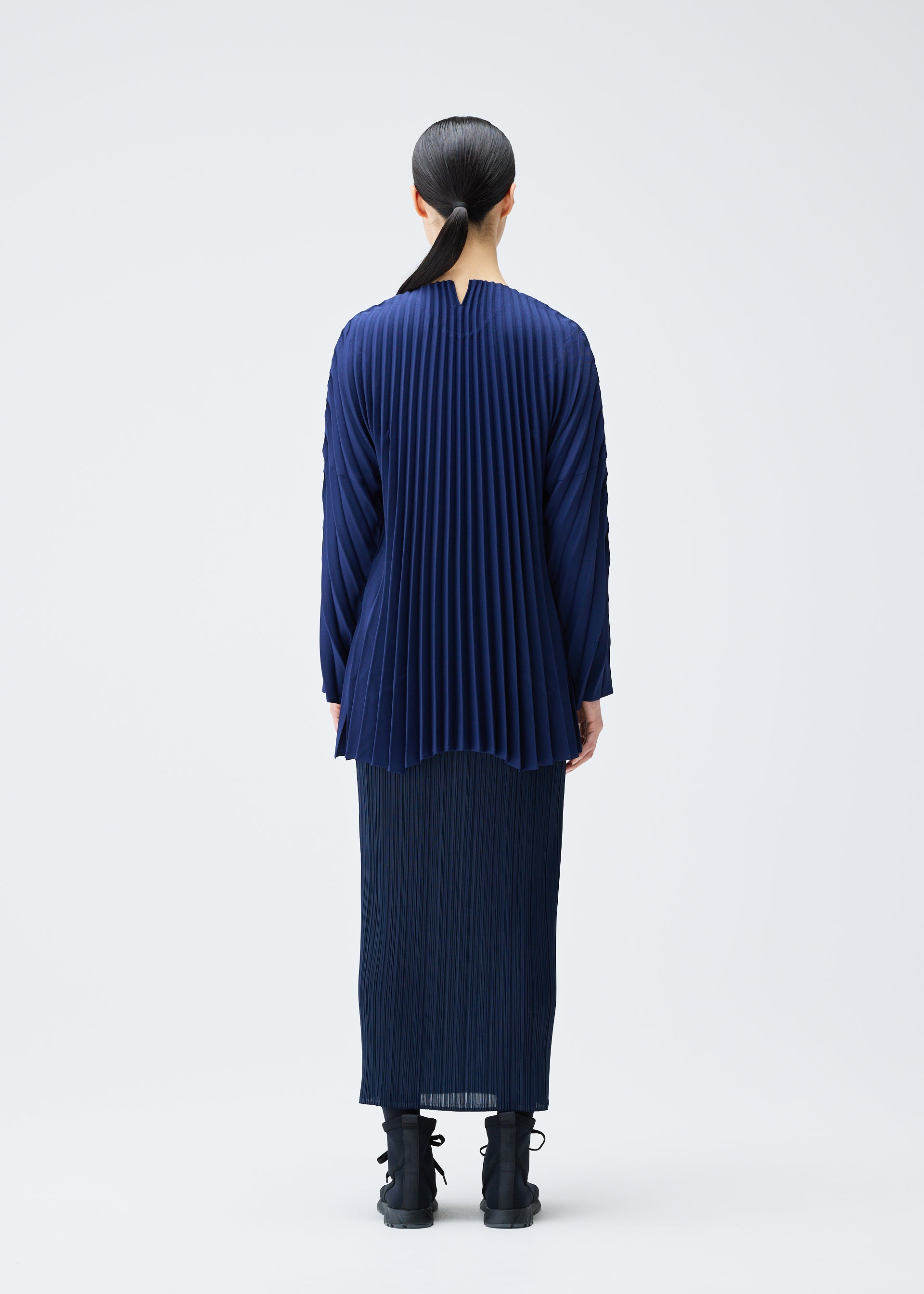 PLEATS PLEASE チュニックワンピース 黒 平置きすると円形に CIRCULAR – isseymiyake.com
