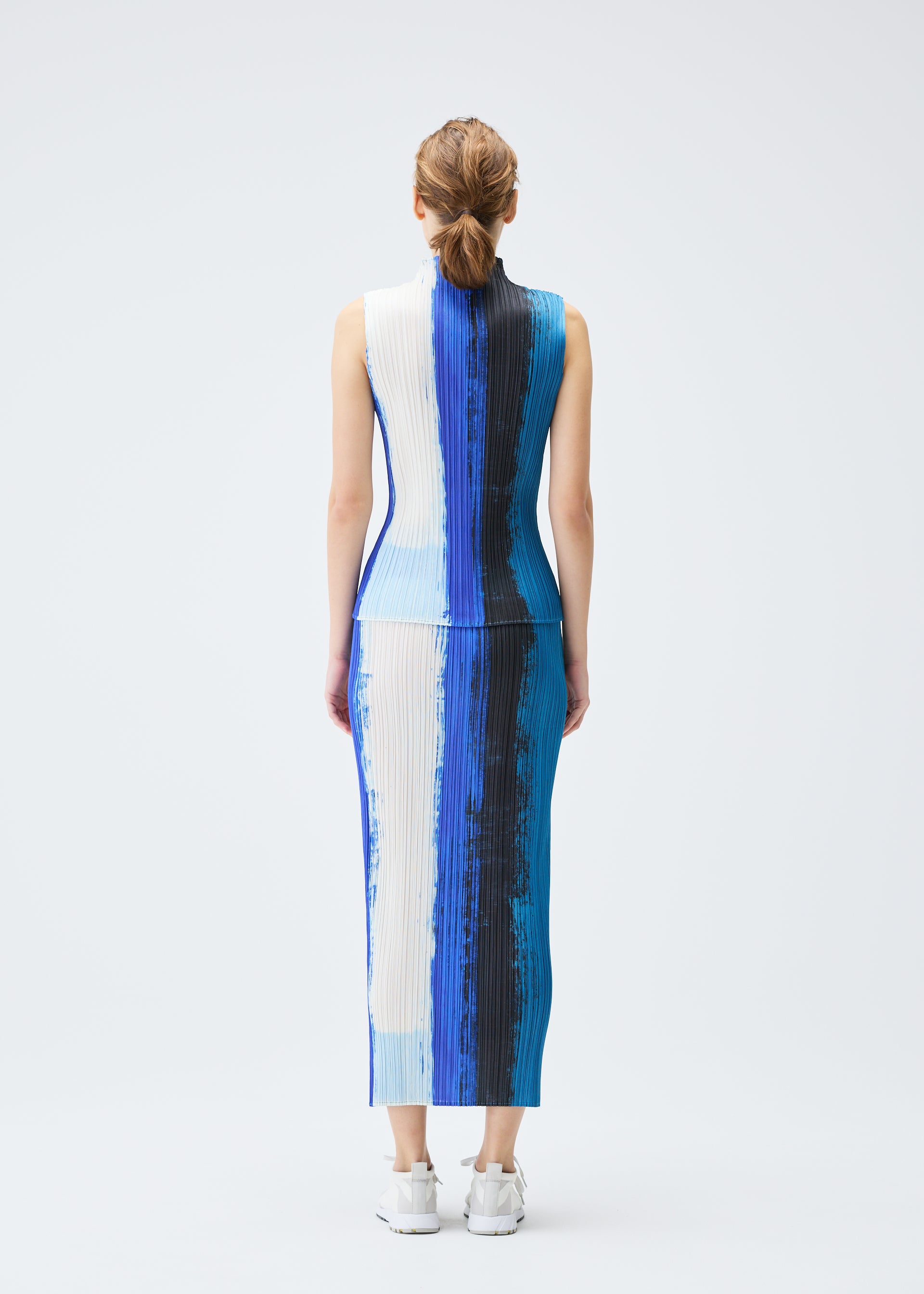 【新品未使用】ISSEYMIYAKE SLEEK PLEATS タイトスカート SLEEK PLEATS – ISSEY MIYAKE ONLINE STORE