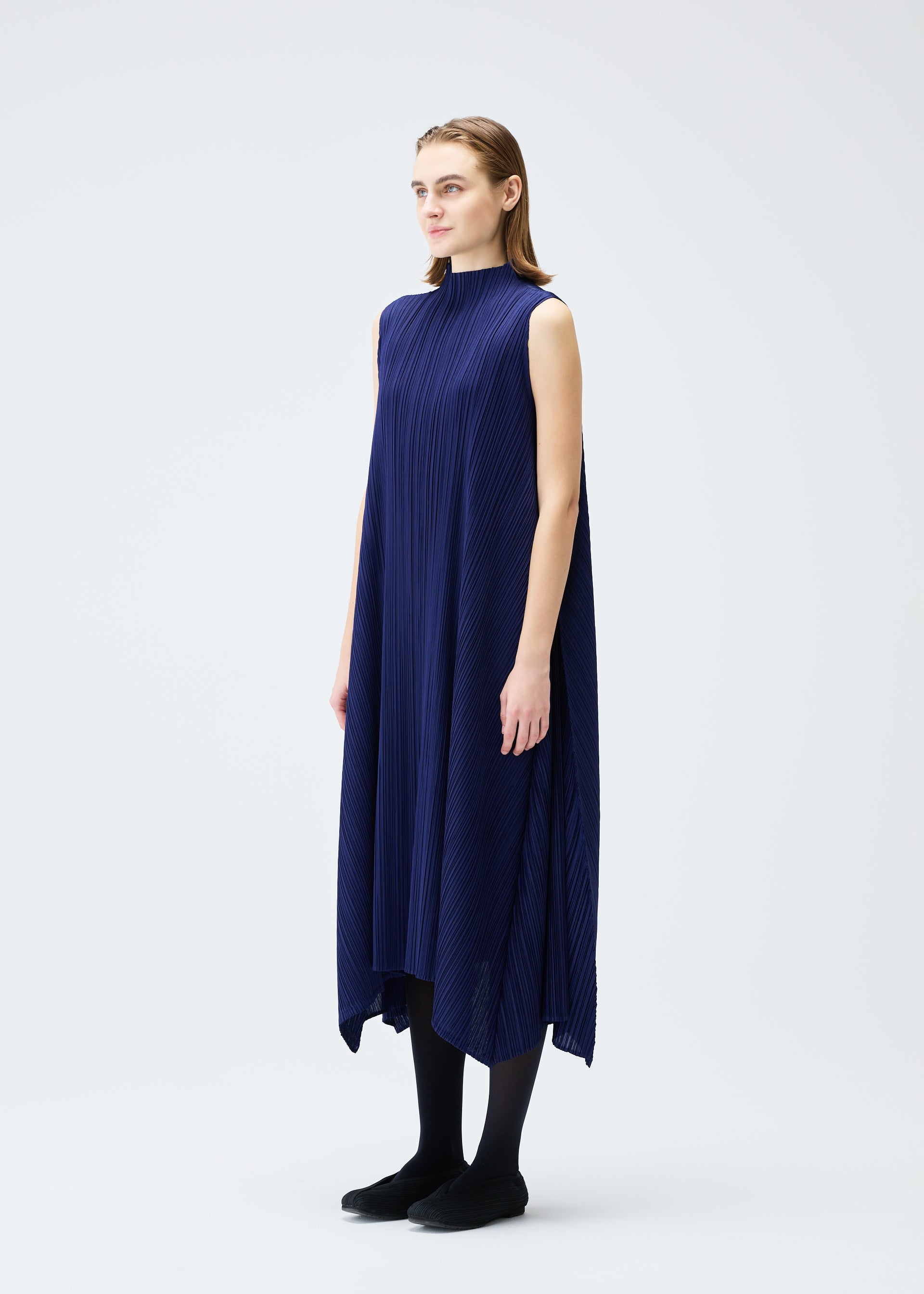 EFFICIENT SQUARE 2 – isseymiyake.com