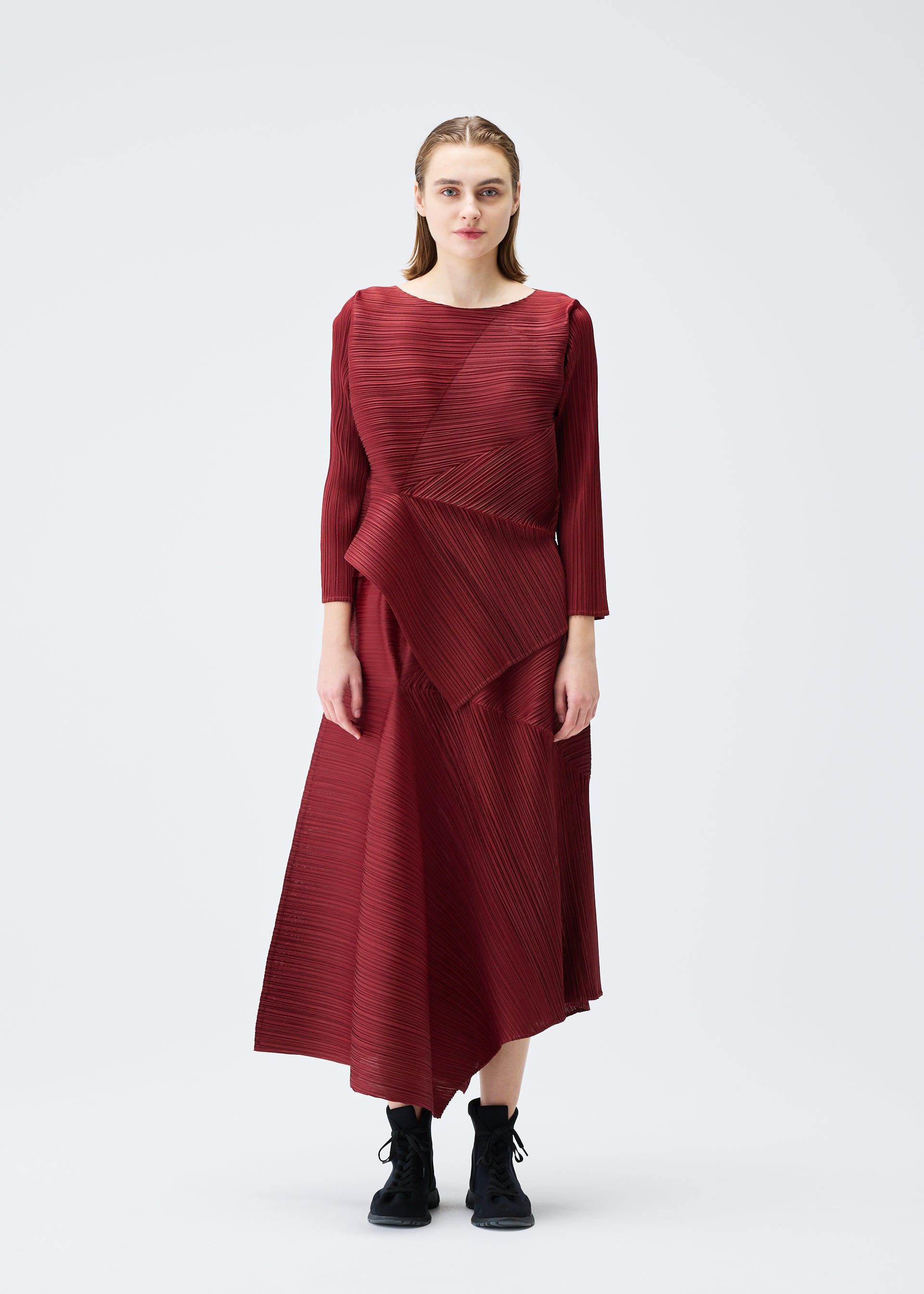 ウィメンズ／トップス／トップ – isseymiyake.com