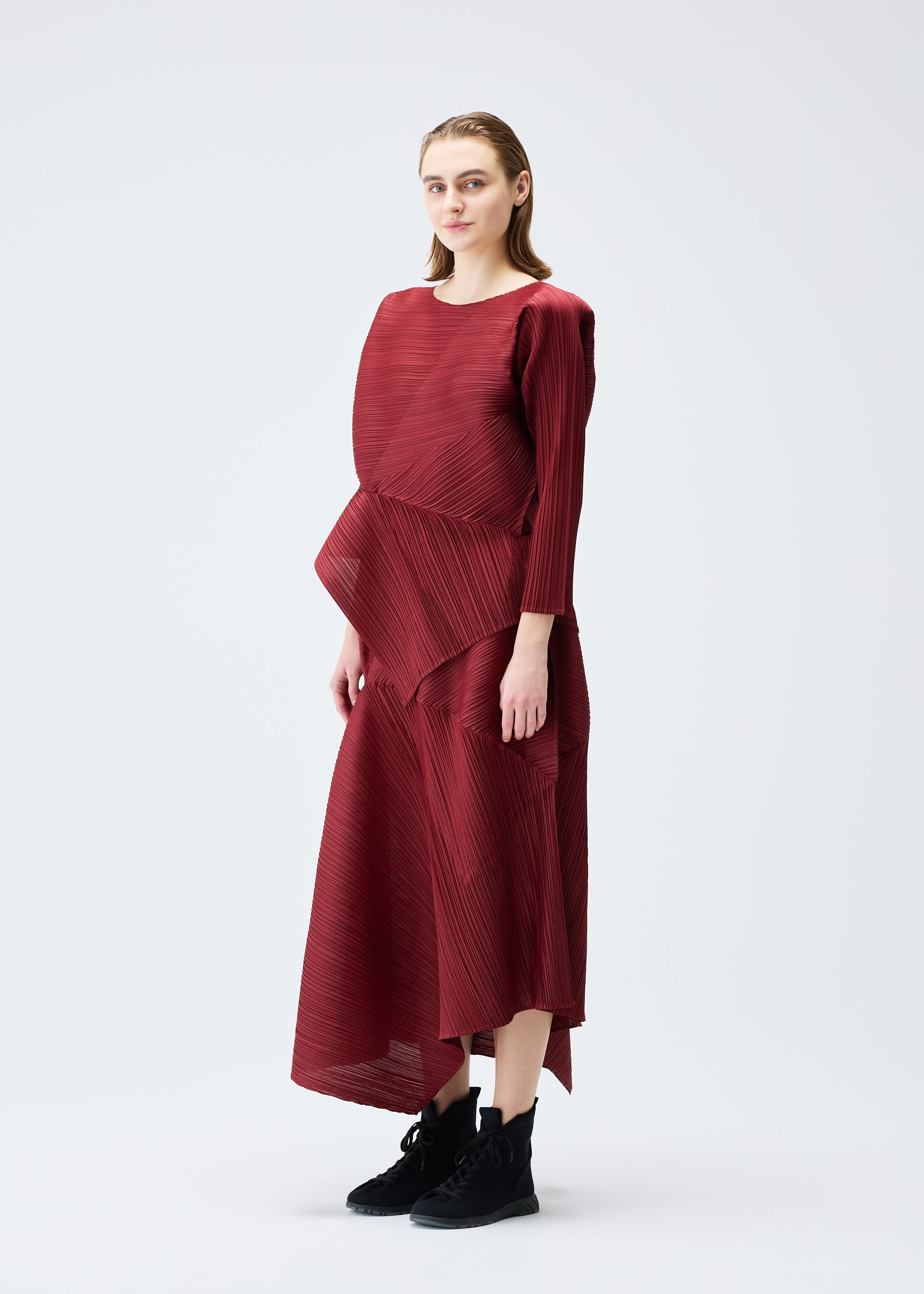 PLEATS PLEASE ISSEY MIYAKE SPIN トップス アイテムのご紹介「SPIN」 – isseymiyake.com