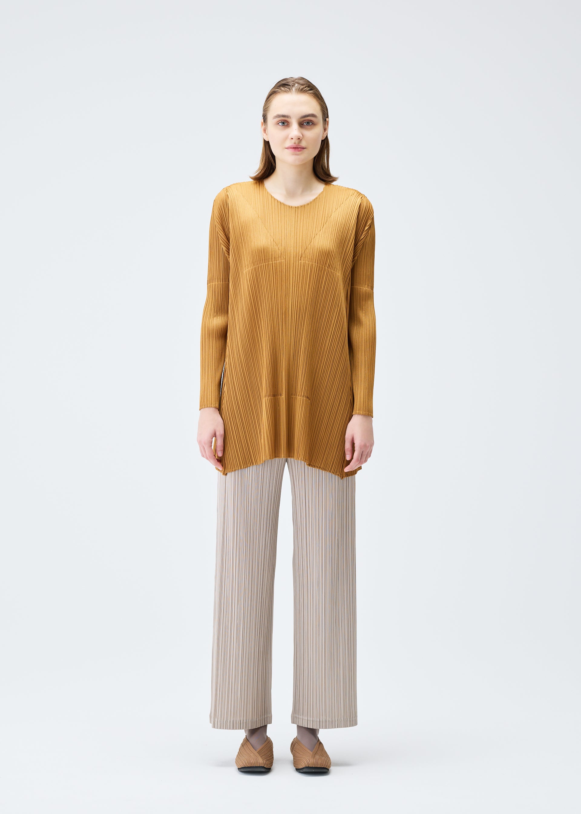 EFFICIENT SQUARE 2、ウィメンズ_トップス_トップ、着用画像1