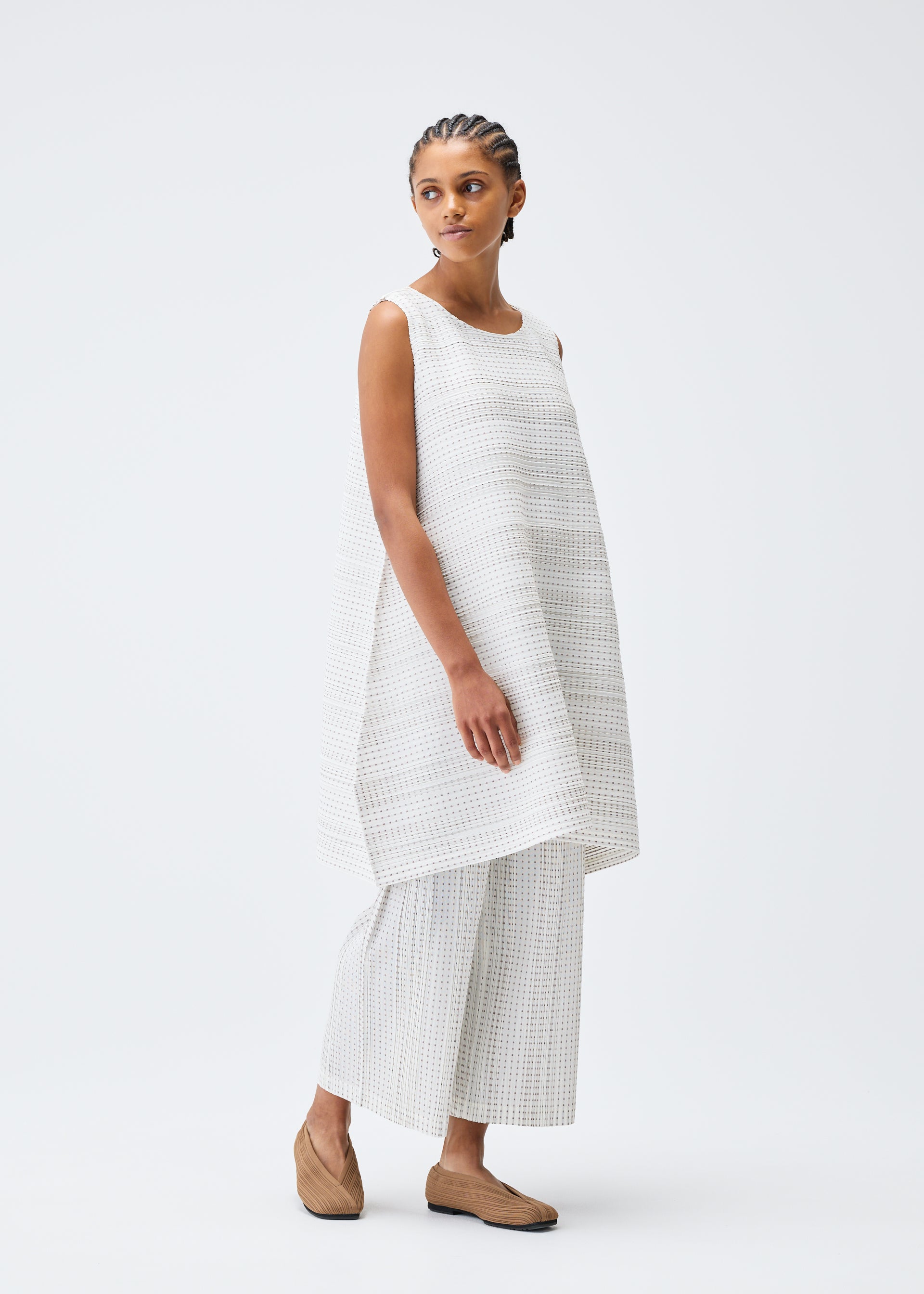 ISSEYMIYAKE me フリンジ加工 ノースリーブチュニック 黒 PLEATS PLEASE ISSEY MIYAKE - プリーツプリーズ ワンピース