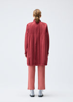 PADDED PLEATS COAT、ウィメンズ_ジャケット&コート_コート、着用画像3