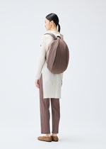 OVAL PLEATS BACKPACK、バッグ&財布_バックパック、着用画像1