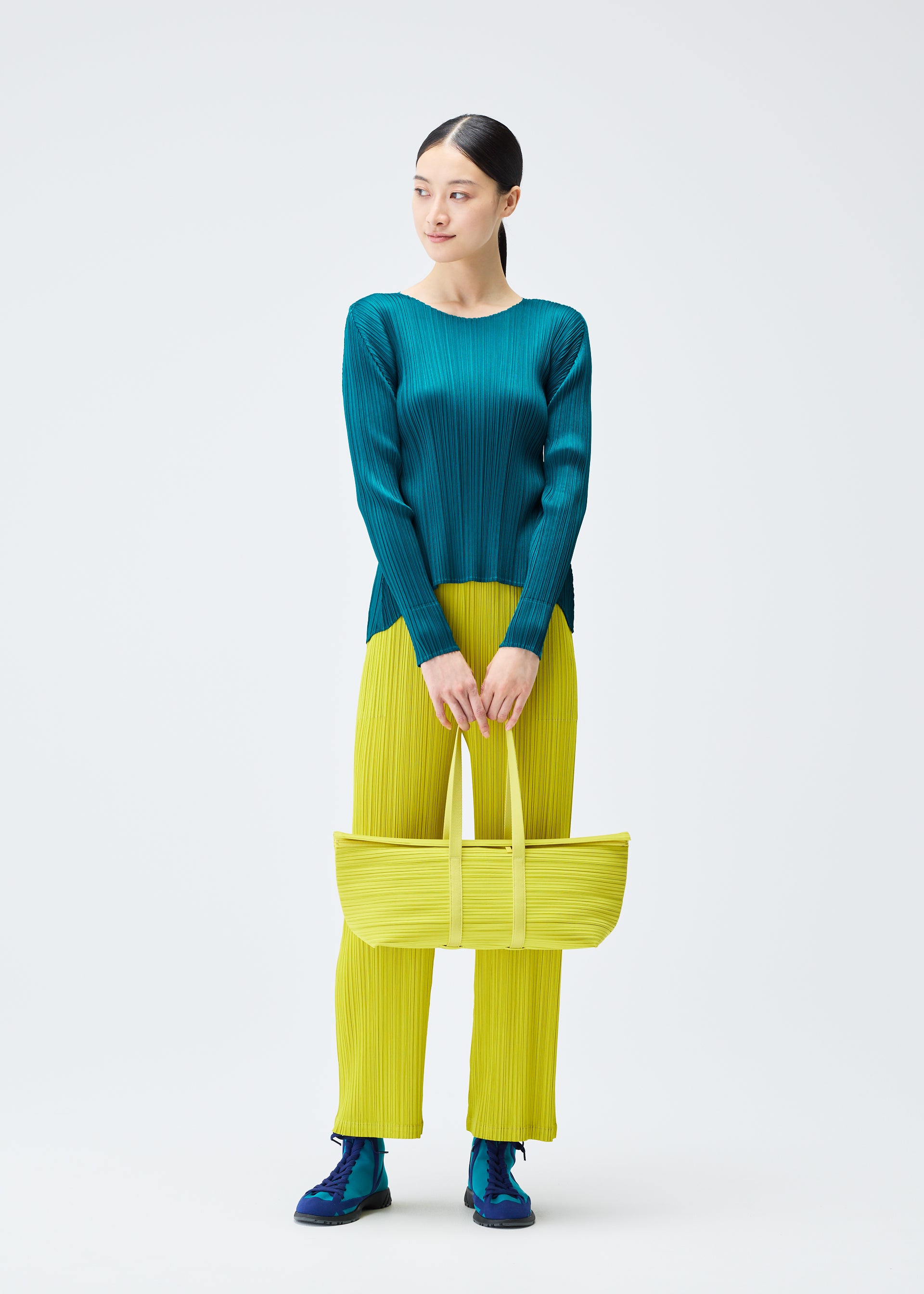 PLEATS BOSTON BAG、バッグ&財布_ハンドバッグ、着用画像1