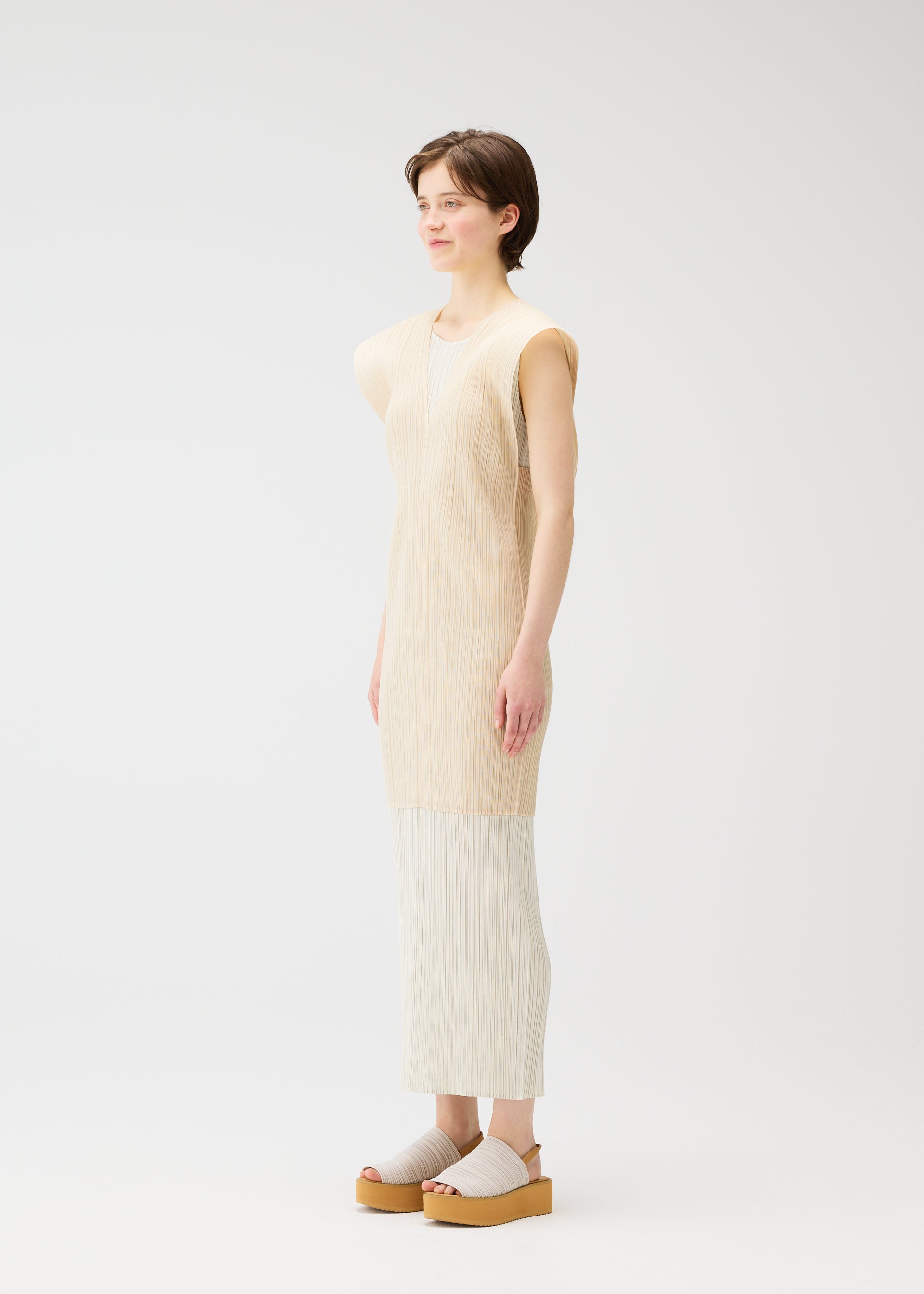 由紀 LUCID PLEATS – isseymiyake.com