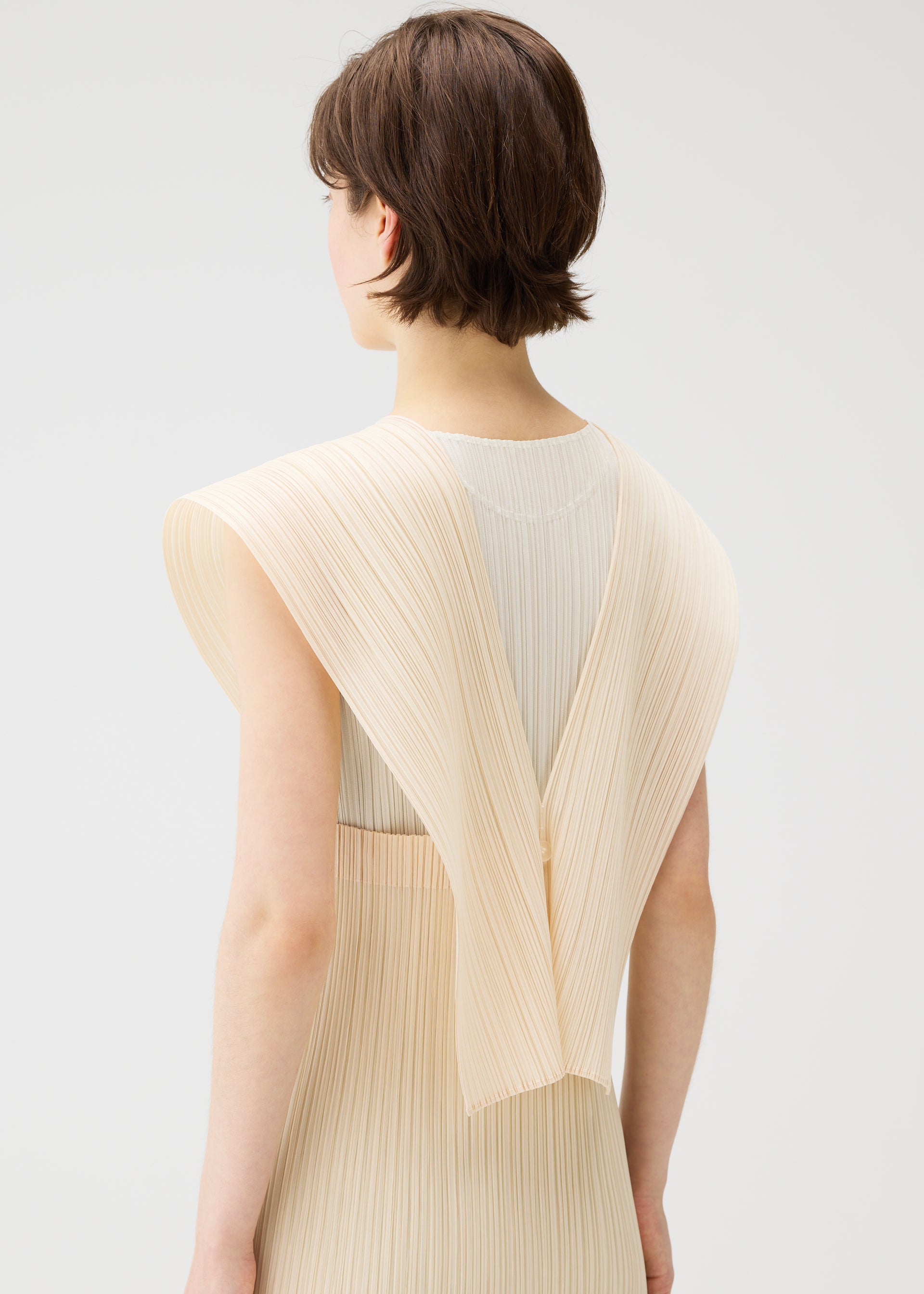 pleats please 白ベスト LUCID PLEATS – isseymiyake.com