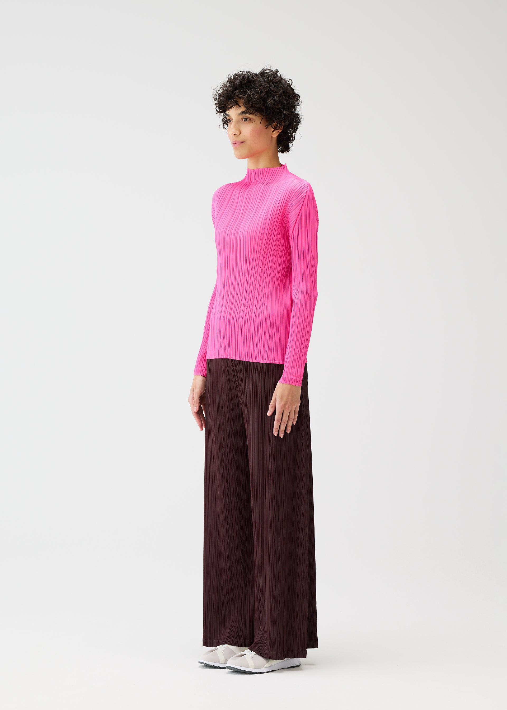 PLEATSPLEASE イッセイミヤケ フレアーワイドパンツ　ピンク　2 MONTHLY COLORS : JANUARY – isseymiyake.com