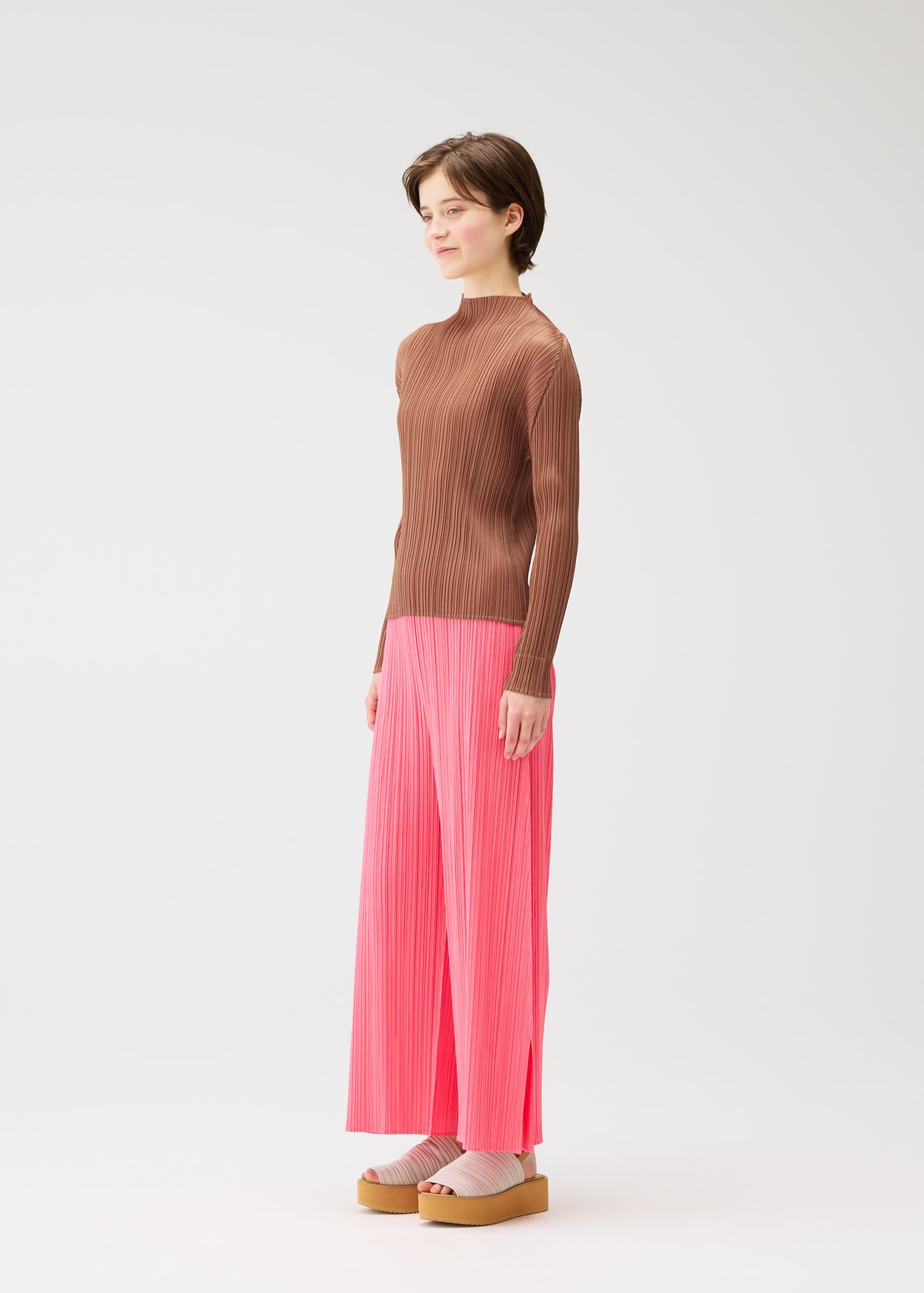 MONTHLY COLORS : MARCH、ウィメンズ_パンツ、着用画像2