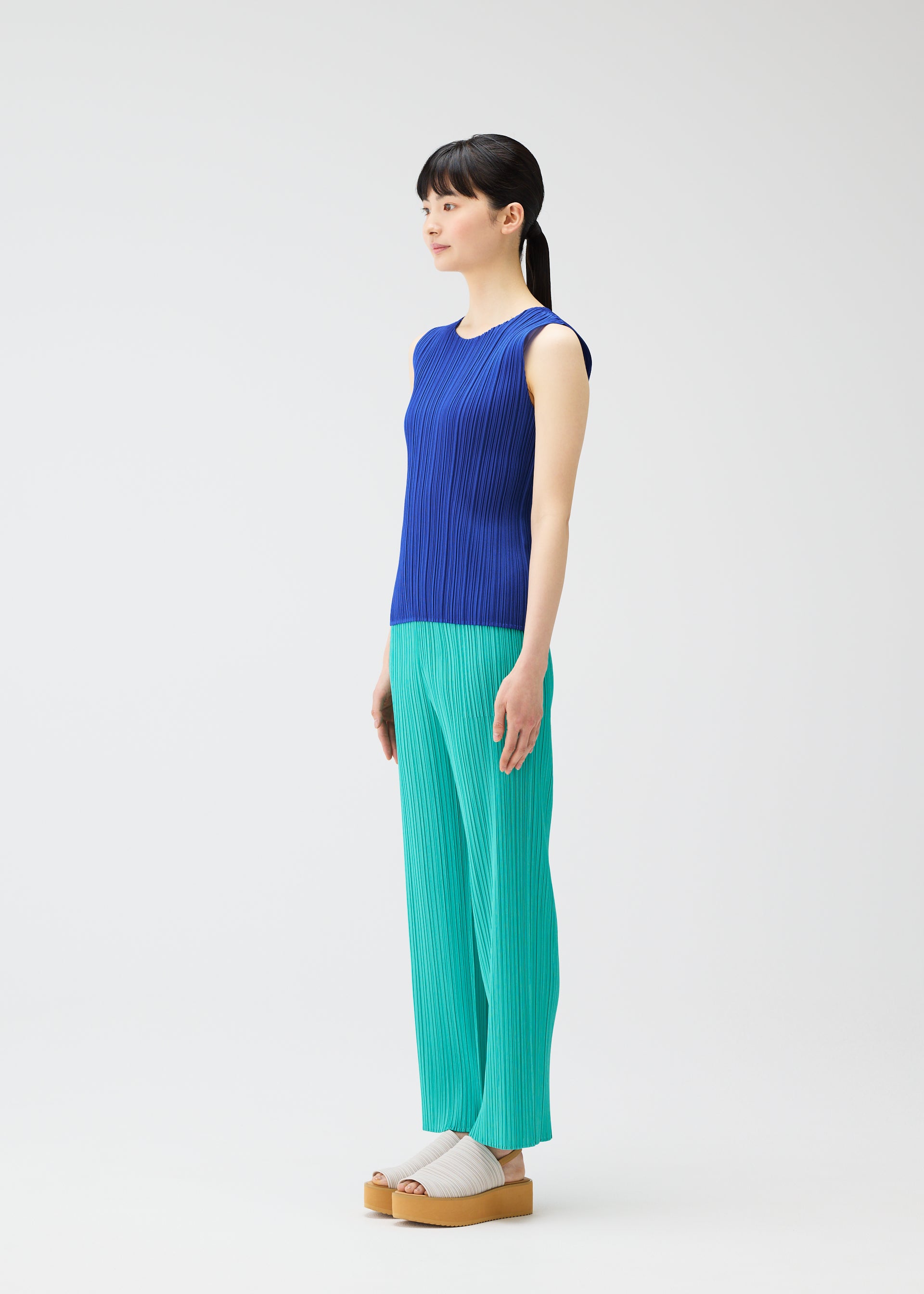 MONTHLY COLORS : MAY – isseymiyake.com