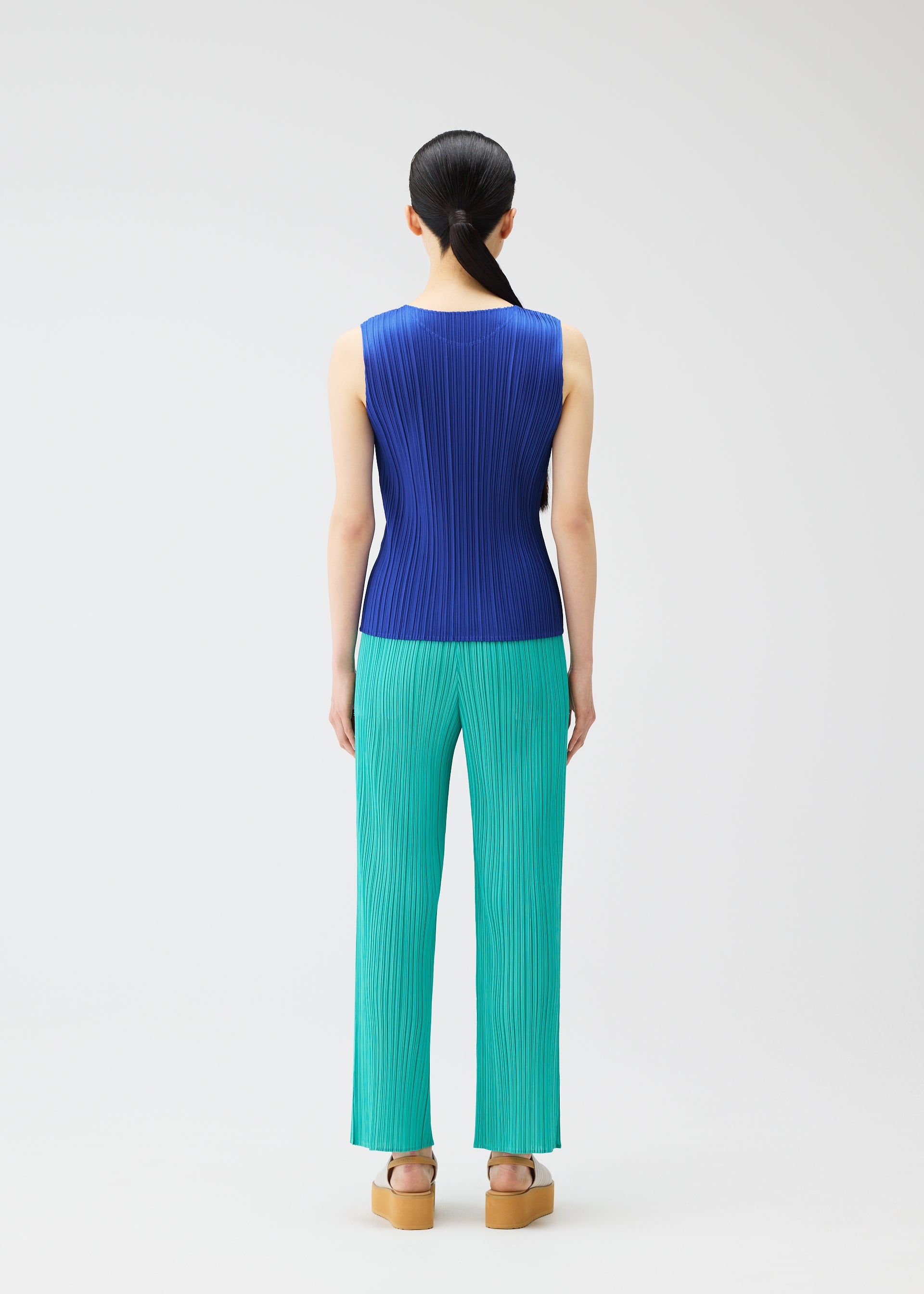 MONTHLY COLORS : MAY – isseymiyake.com