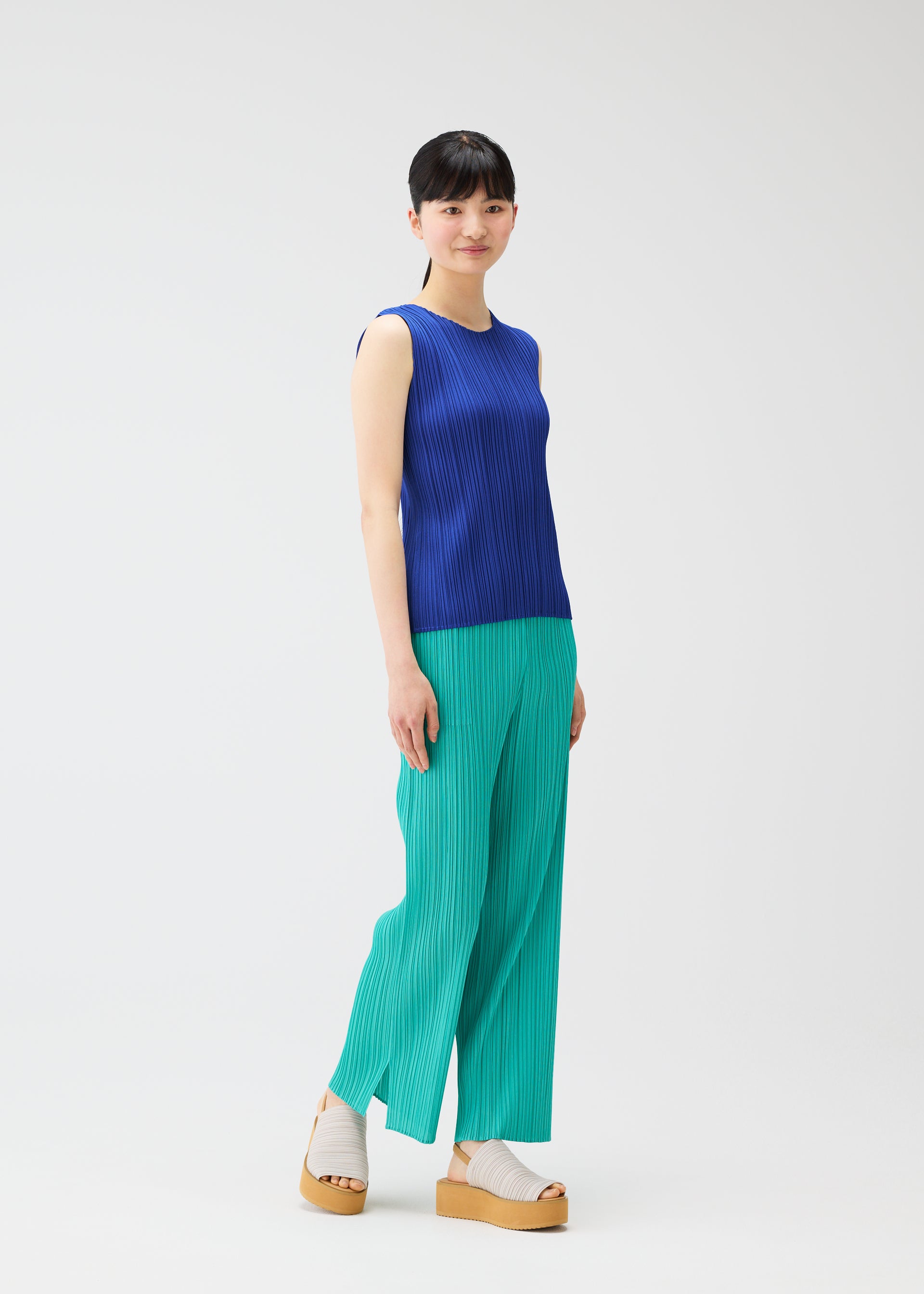 MONTHLY COLORS : MAY – isseymiyake.com