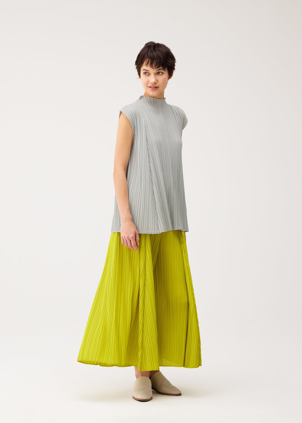 MELLOW PLEATS、ウィメンズ_パンツ、着用画像4
