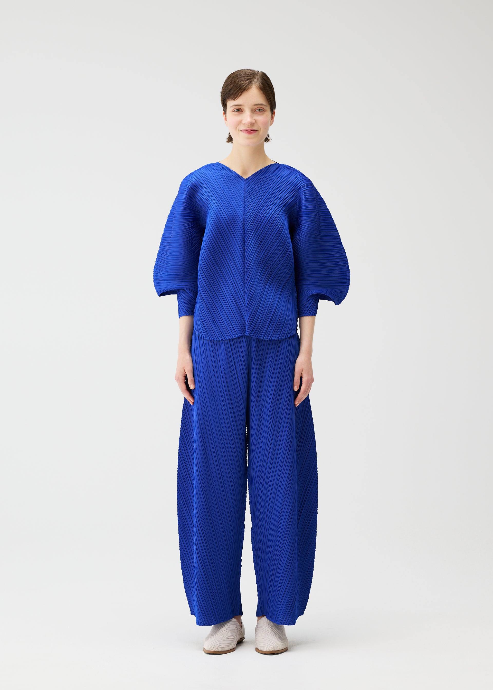 ウィメンズ／パンツ – isseymiyake.com