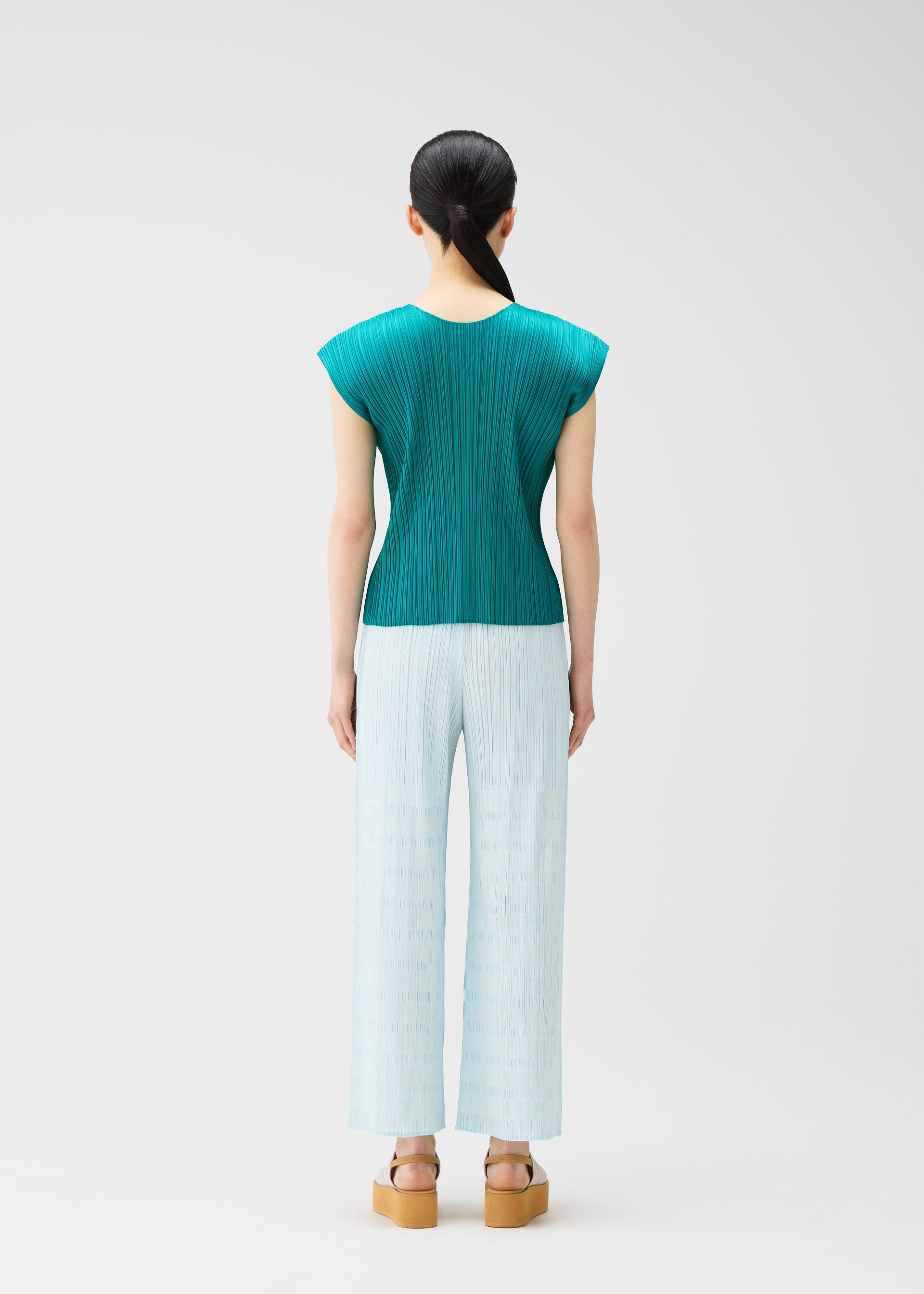 BUMPY BASKET – isseymiyake.com