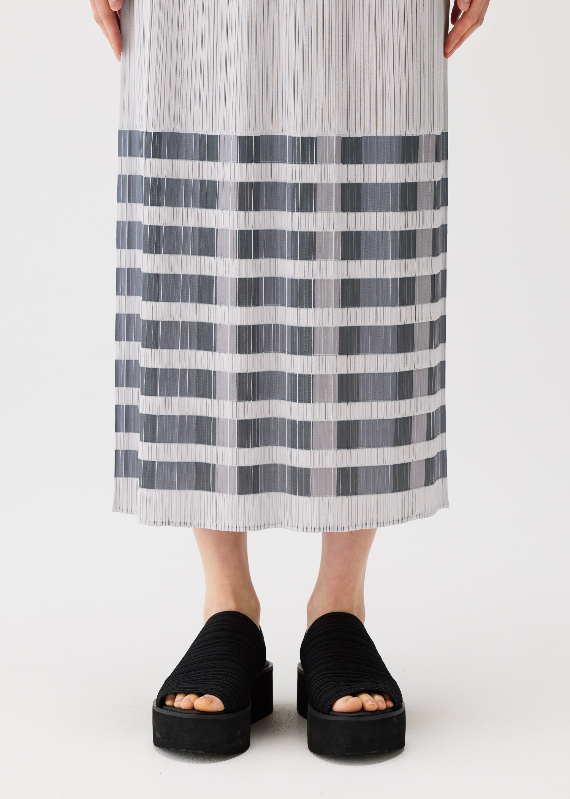 BUMPY BASKET – isseymiyake.com