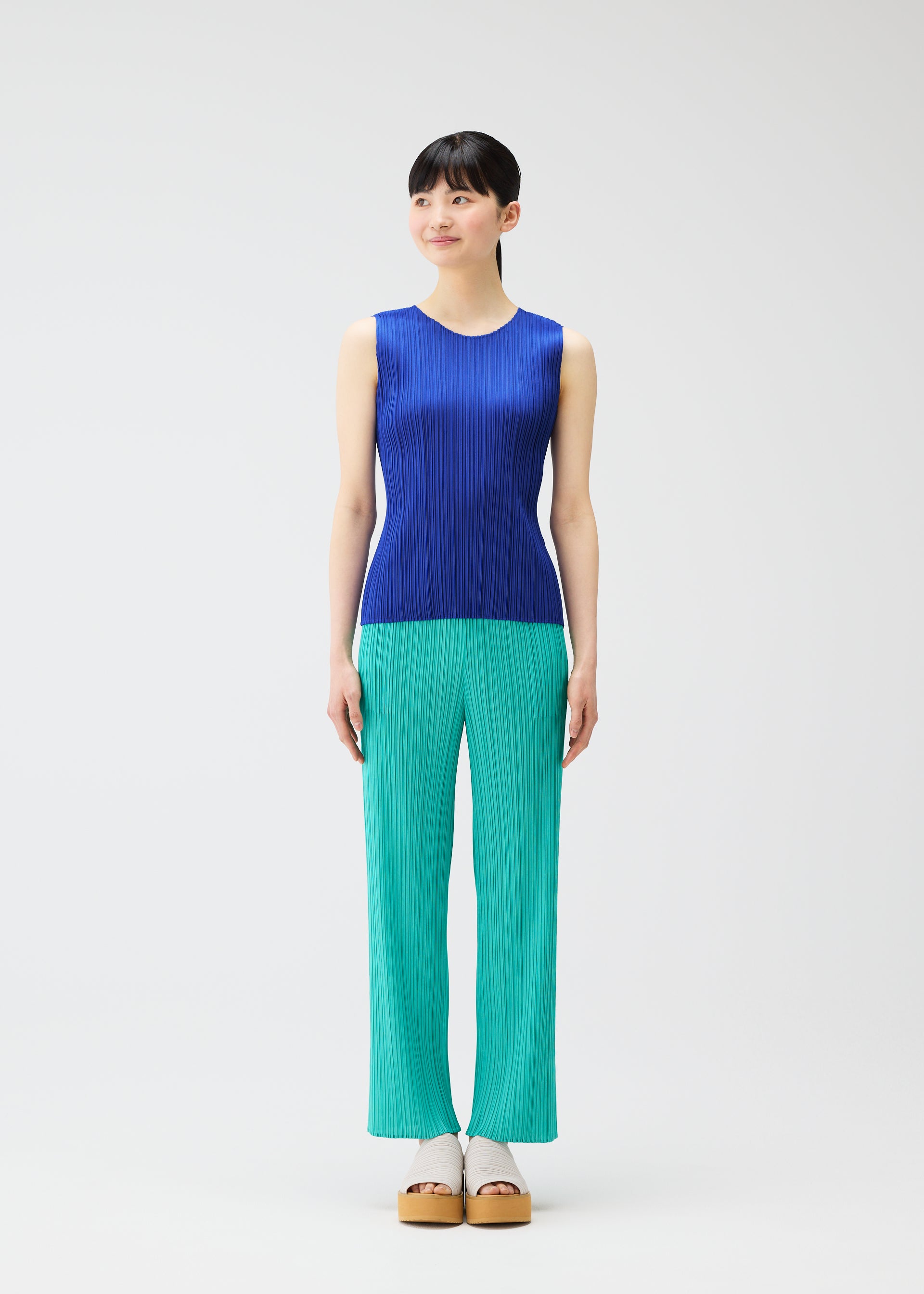 ウィメンズ／トップス／トップ – isseymiyake.com