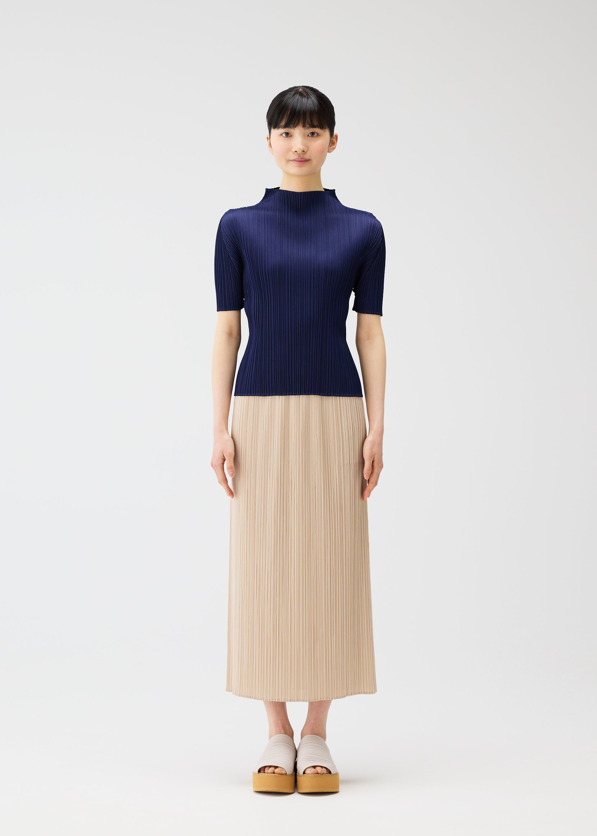 MONTHLY COLORS : MAY – isseymiyake.com