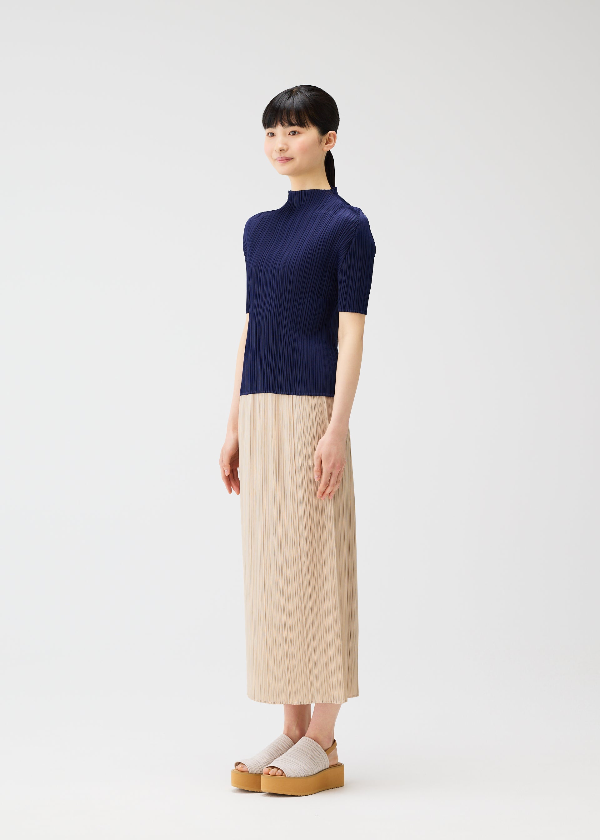 ⭐️プリーツプリーズタタミタンクトップ黒極美品⭐️ MONTHLY COLORS : MAY – isseymiyake.com