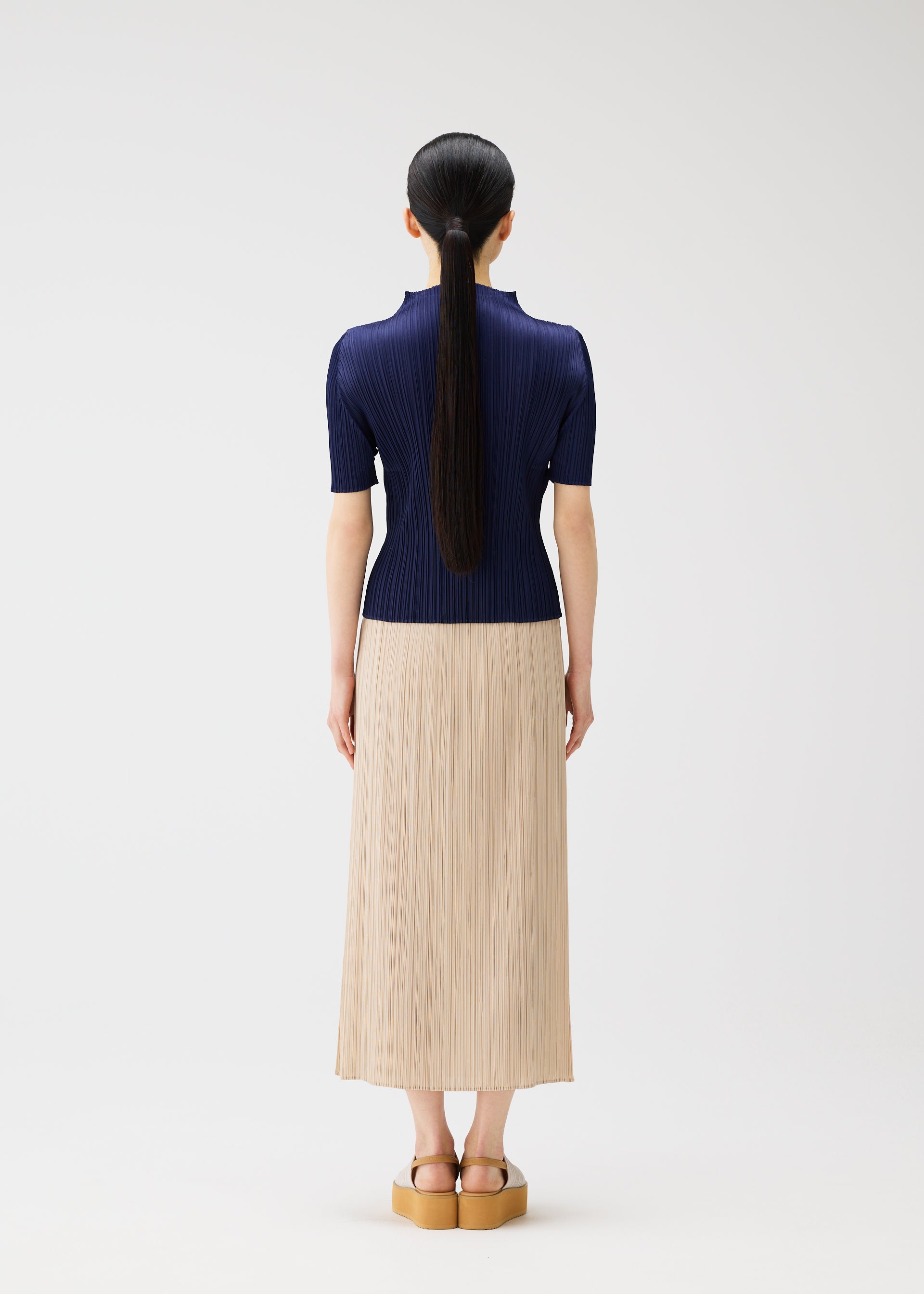 MONTHLY COLORS : MAY – isseymiyake.com