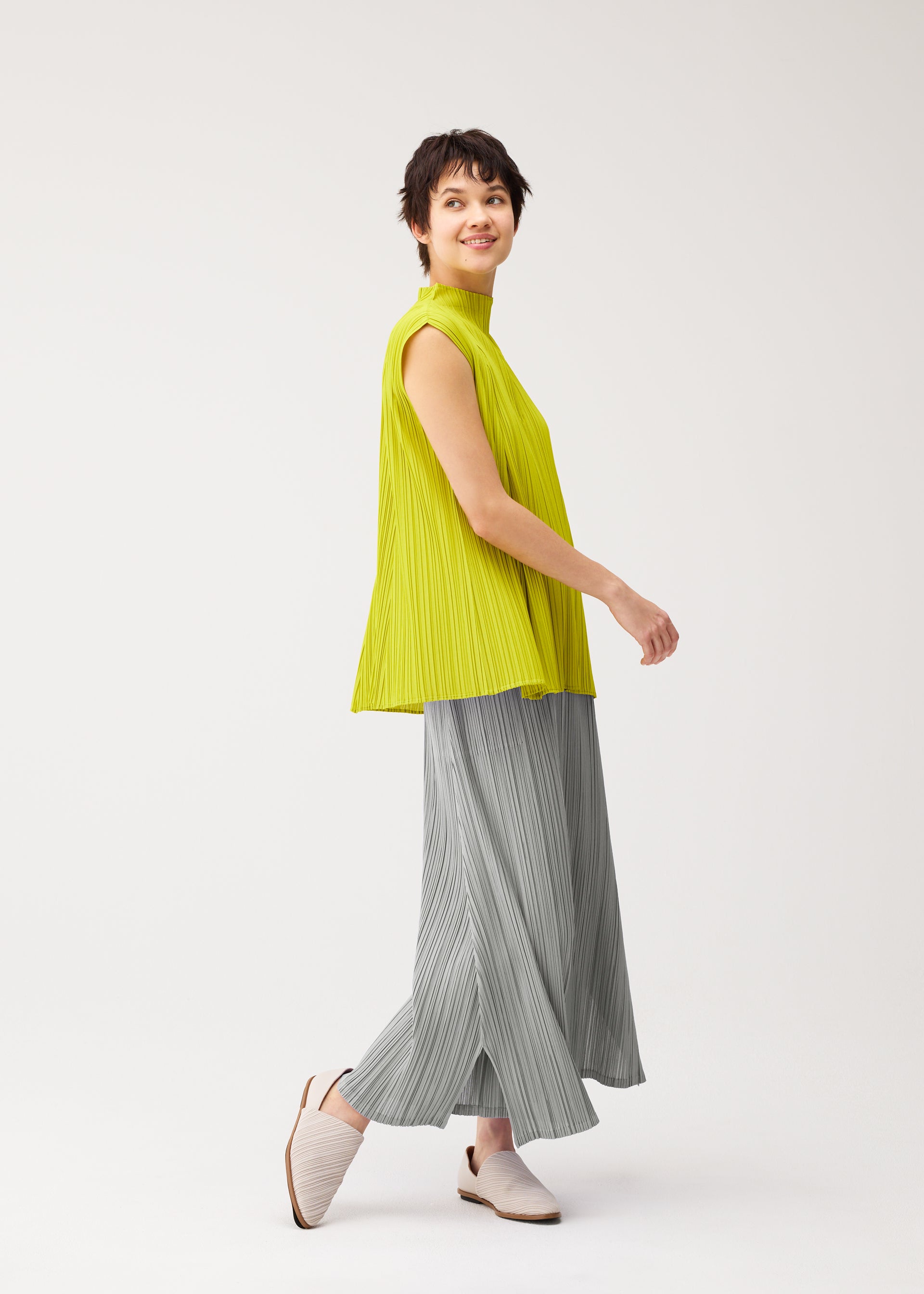 MELLOW PLEATS、ウィメンズ_トップス_トップ、着用画像4