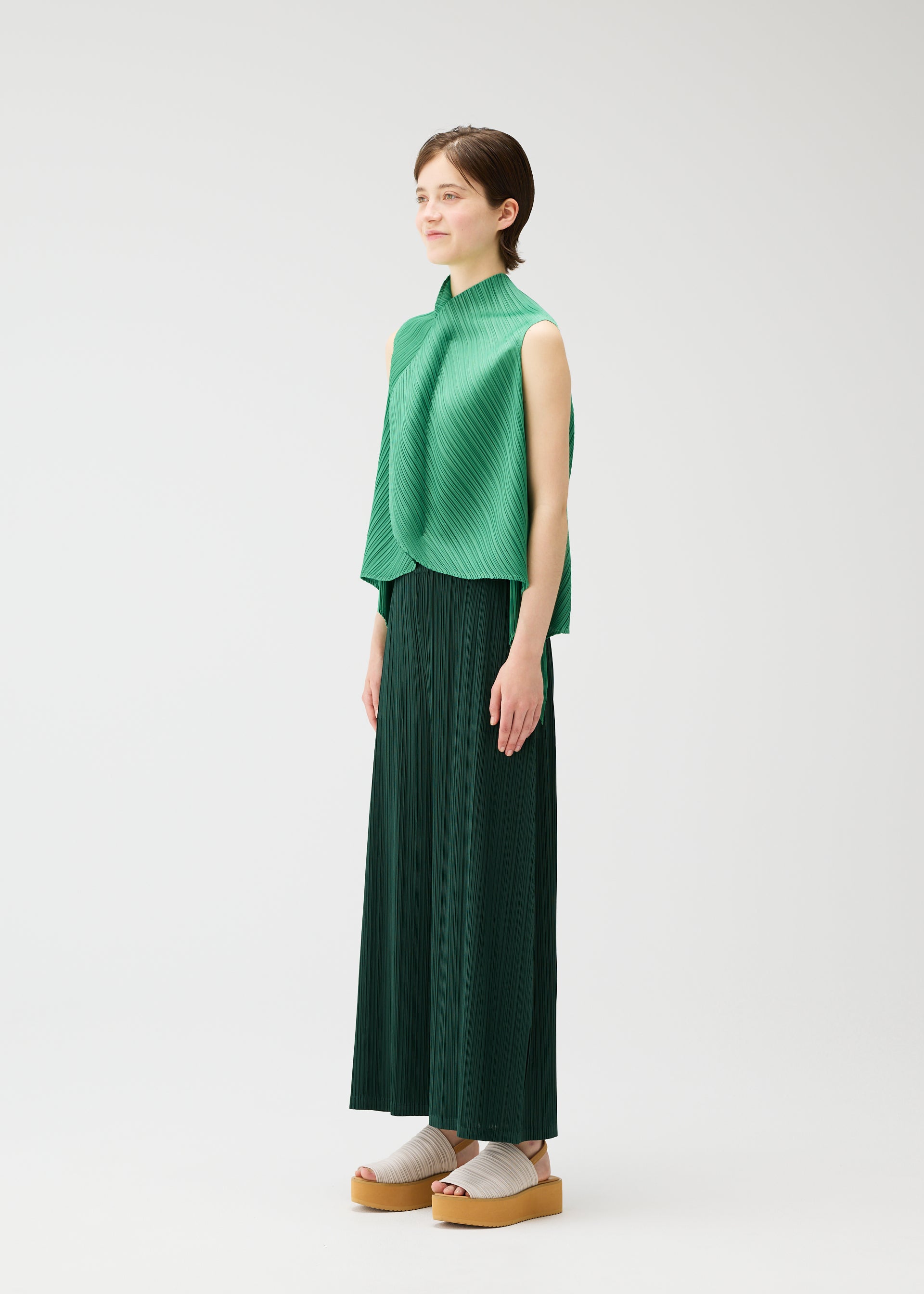 美品　PLEATS PLEASE オリーブグリーン プリーツロングスカート PLEATS PLEASE ISSEY MIYAKE（ロングスカート ・ グリーン・カーキ
