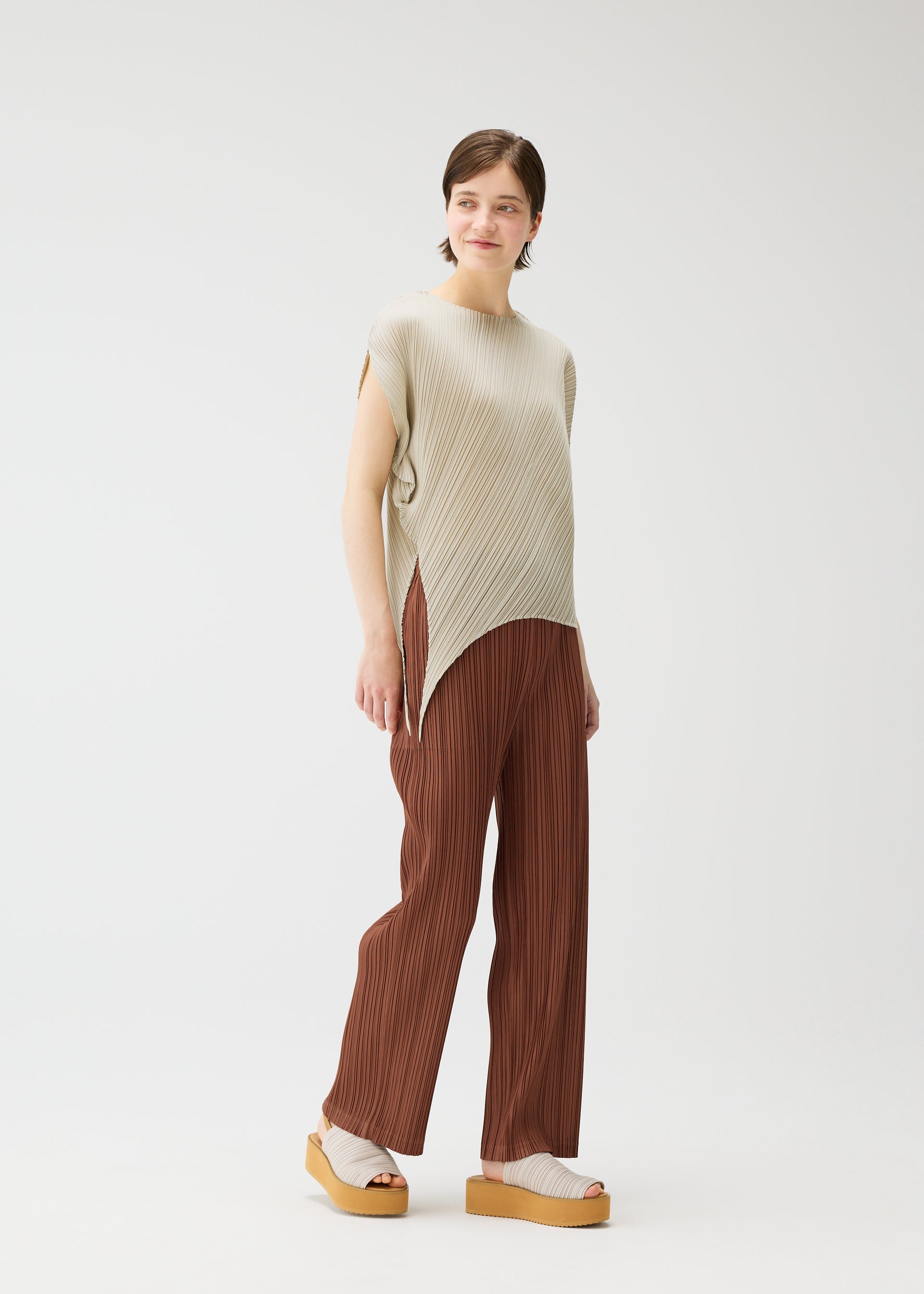 ナ*ナ様 新作 PLEATS PLEASE LEAF セットアップ　DARK G アイテムのご紹介「LEAF」 – isseymiyake.com