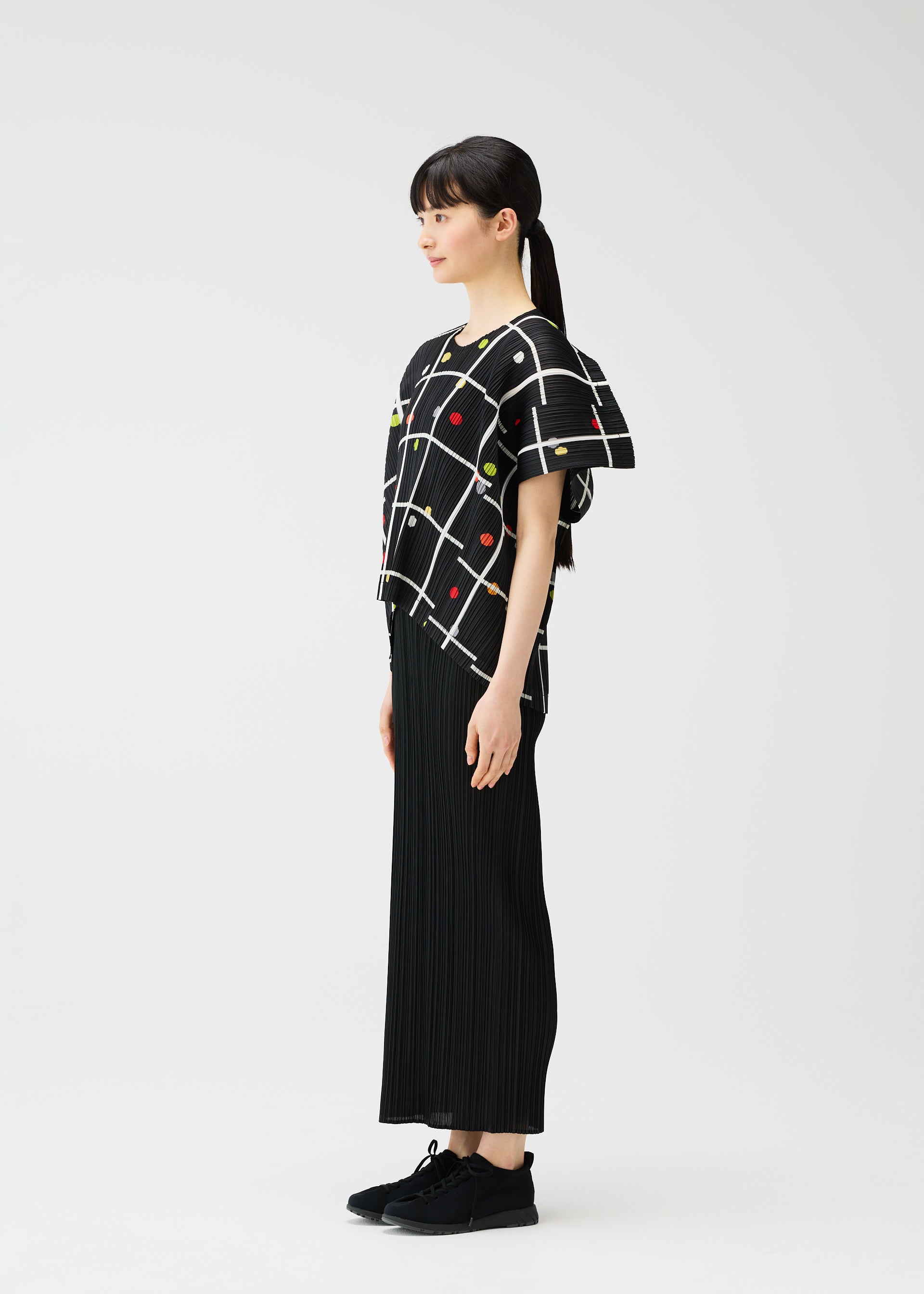 CROSSING DOTS – isseymiyake.com