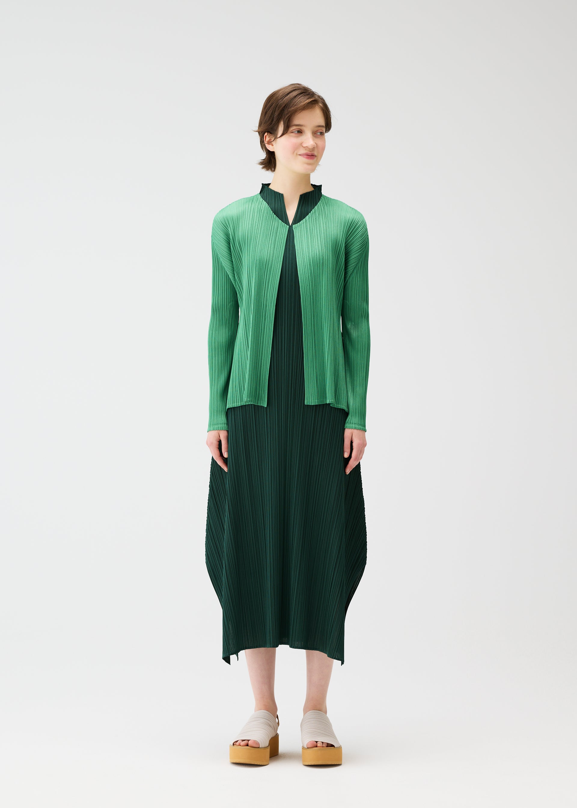 PLEATS PLEASE ISSEY MIYAKE – isseymiyake.com