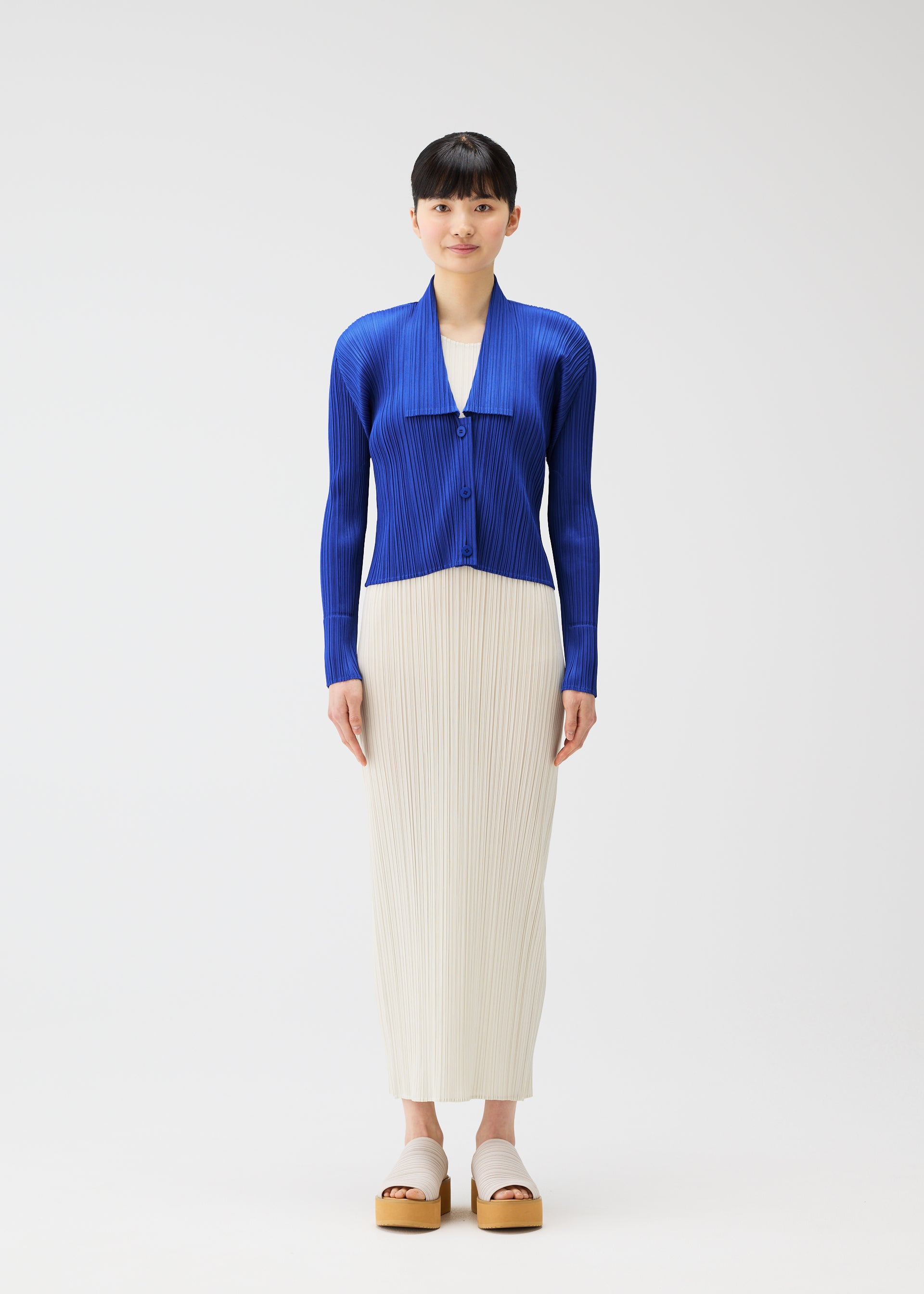 me ISSEY MIYAKE トップス　カーディガン　ベロア調　ブラック FINE KNIT PLEATS BLACK – ISSEY MIYAKE ONLINE STORE