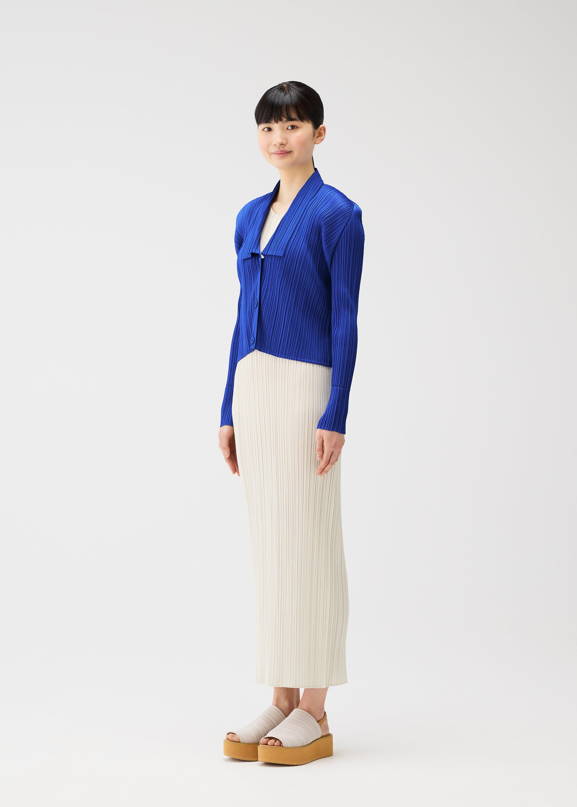 MONTHLY COLORS : MAY – isseymiyake.com