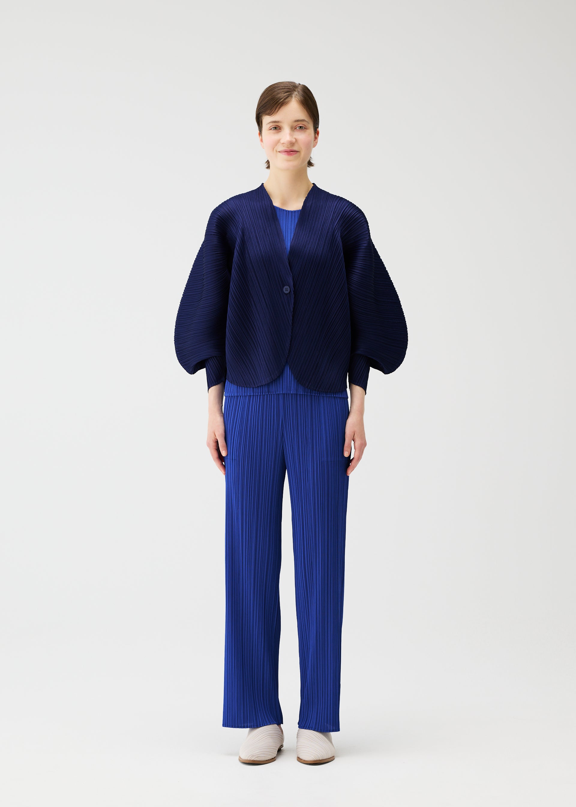 ウィメンズ／トップス – isseymiyake.com