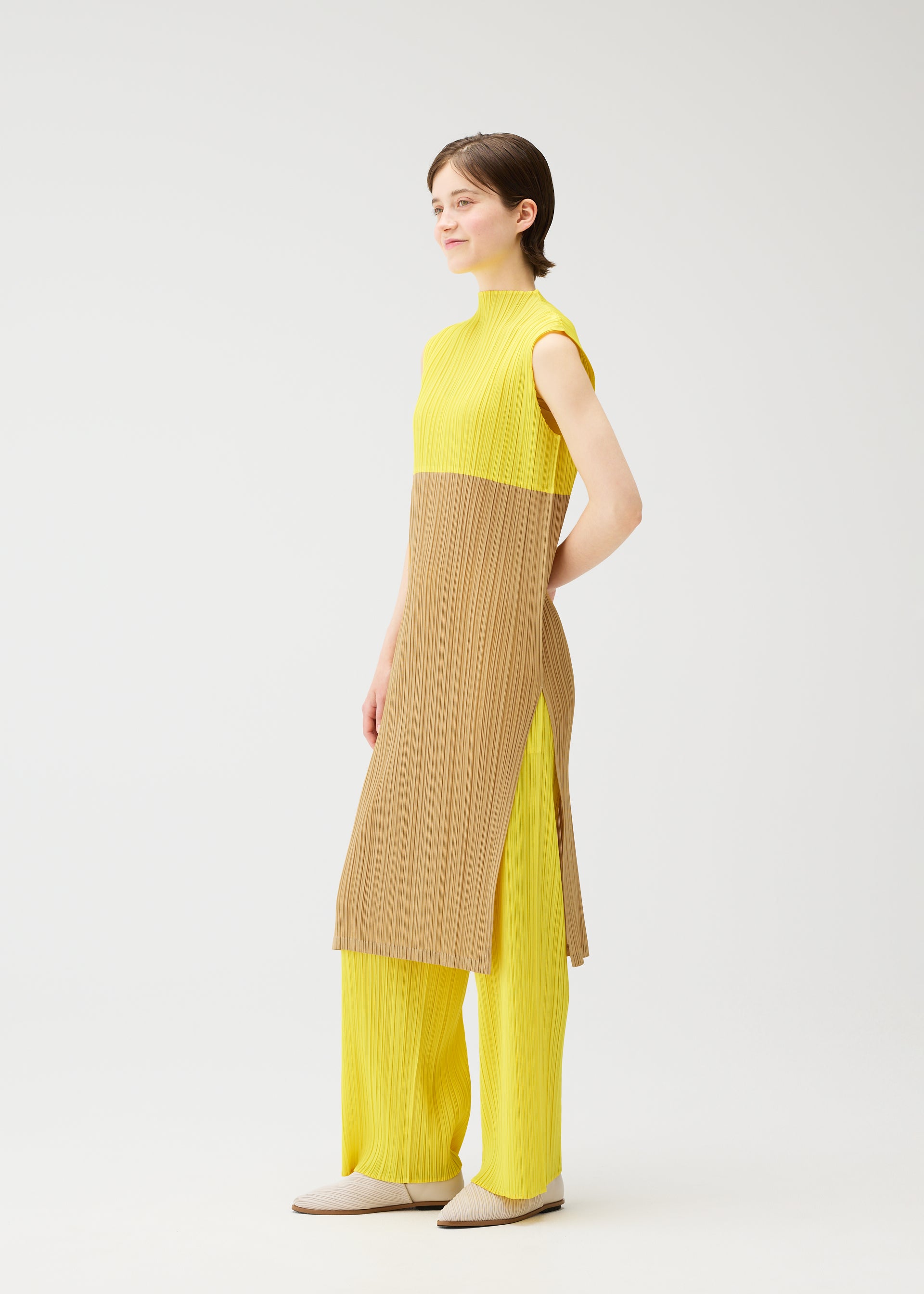 プリーツプリーズ3MOTIONチュニックイエロー系 PLEATS PLEASE ISSEY MIYAKE（イエロー/黄色系）のフリマアイテム一覧