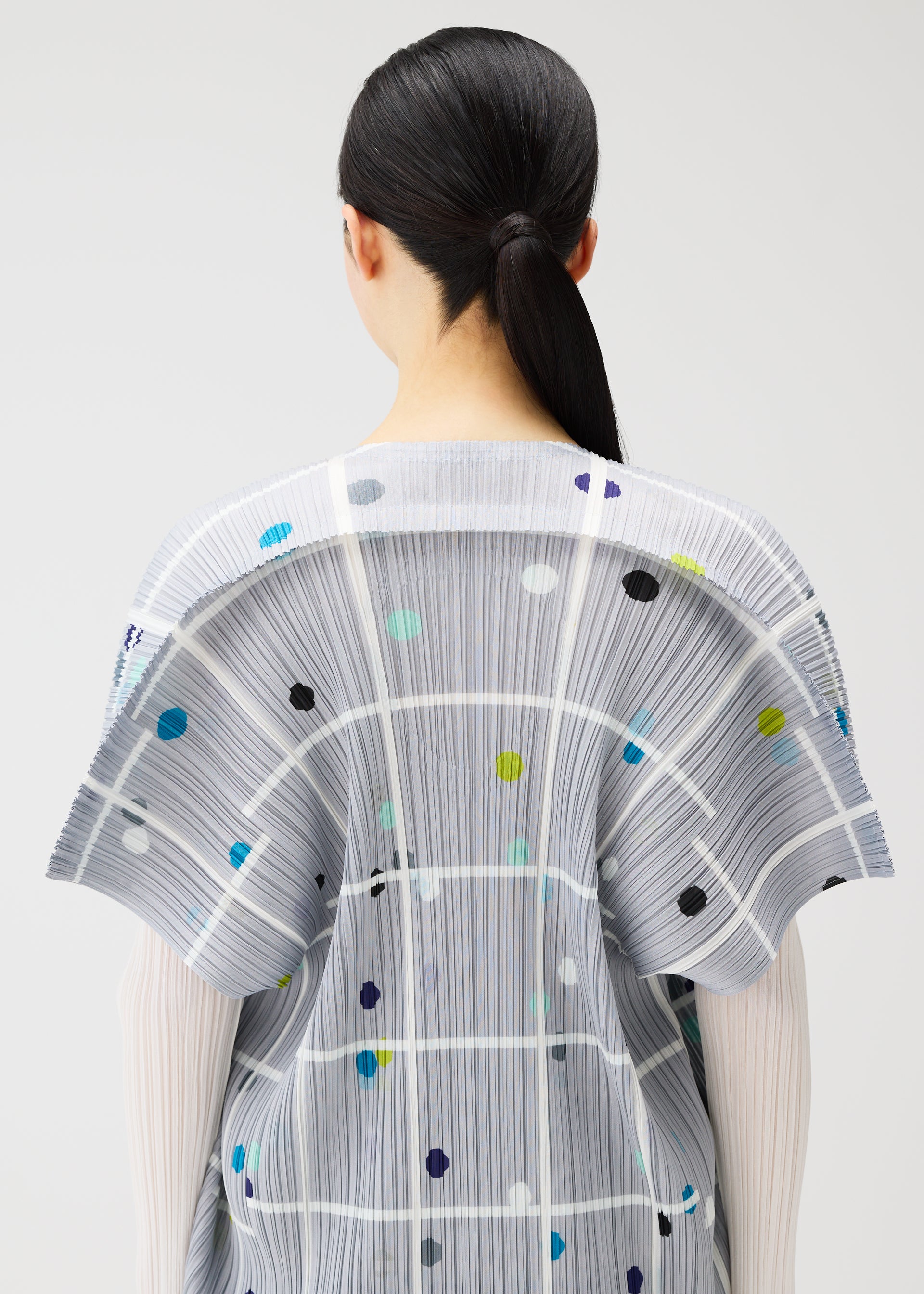 CROSSING DOTS – isseymiyake.com