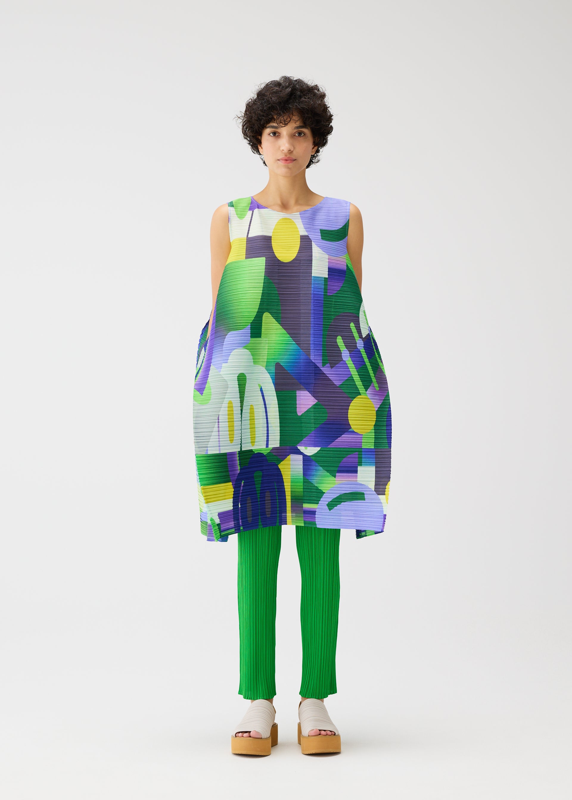 極美品✨PLEATS PLEASE 花柄　水色　花柄　ノースリーブ　メッシュ アイテムのご紹介「FROZEN FLOWER」 – isseymiyake.com