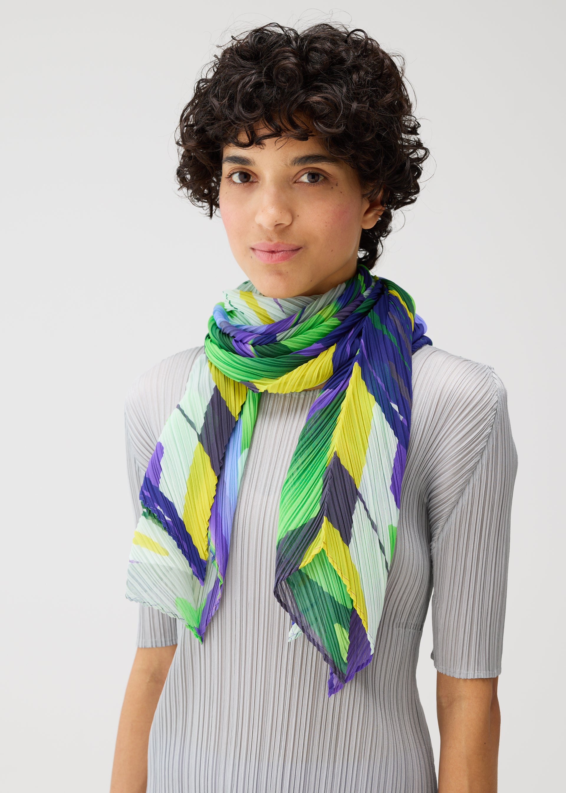PLAYGROUND SCARF – isseymiyake.com