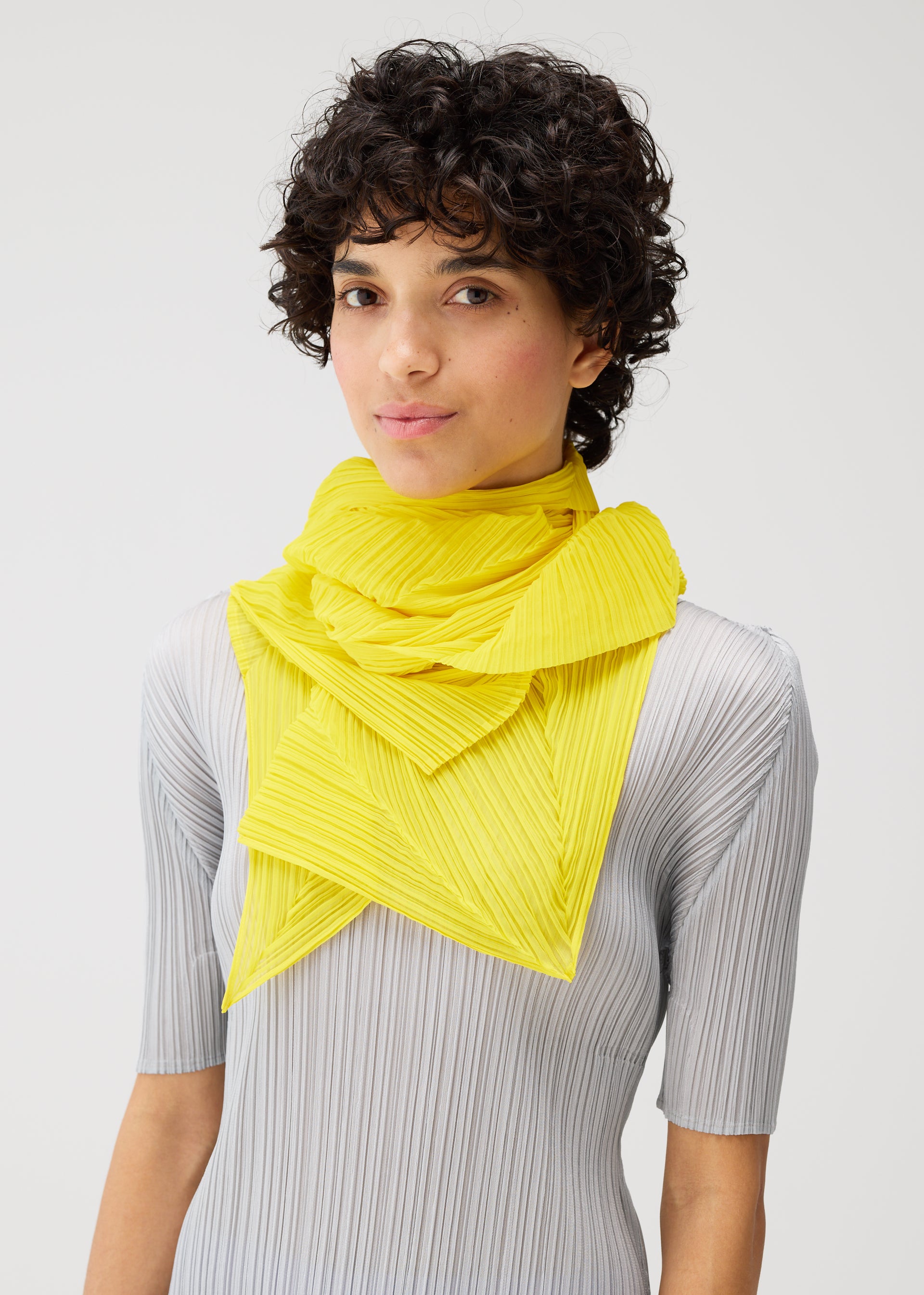 ISSEY MIYAKE ストール 3色セット BASIC SCARF – ISSEY MIYAKE ONLINE STORE