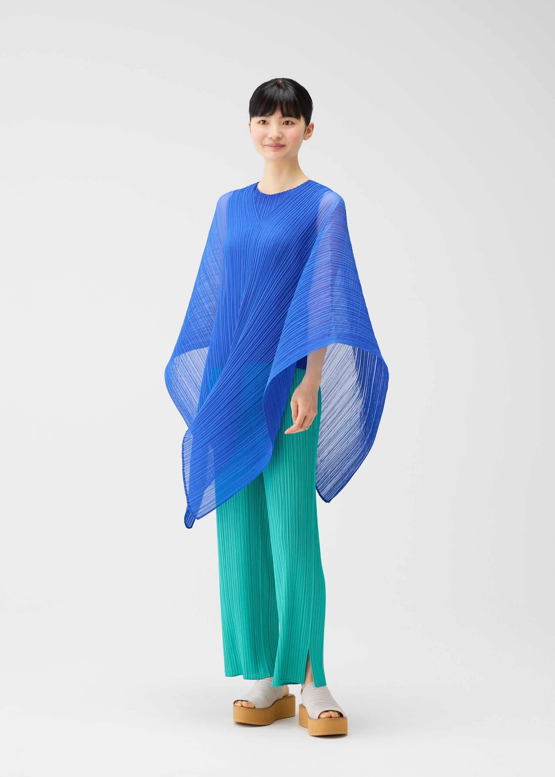 プリーツプリーズBASIC MADAME-T(マダムT) 大判ストール BASIC MADAME-T SMALL – isseymiyake.com