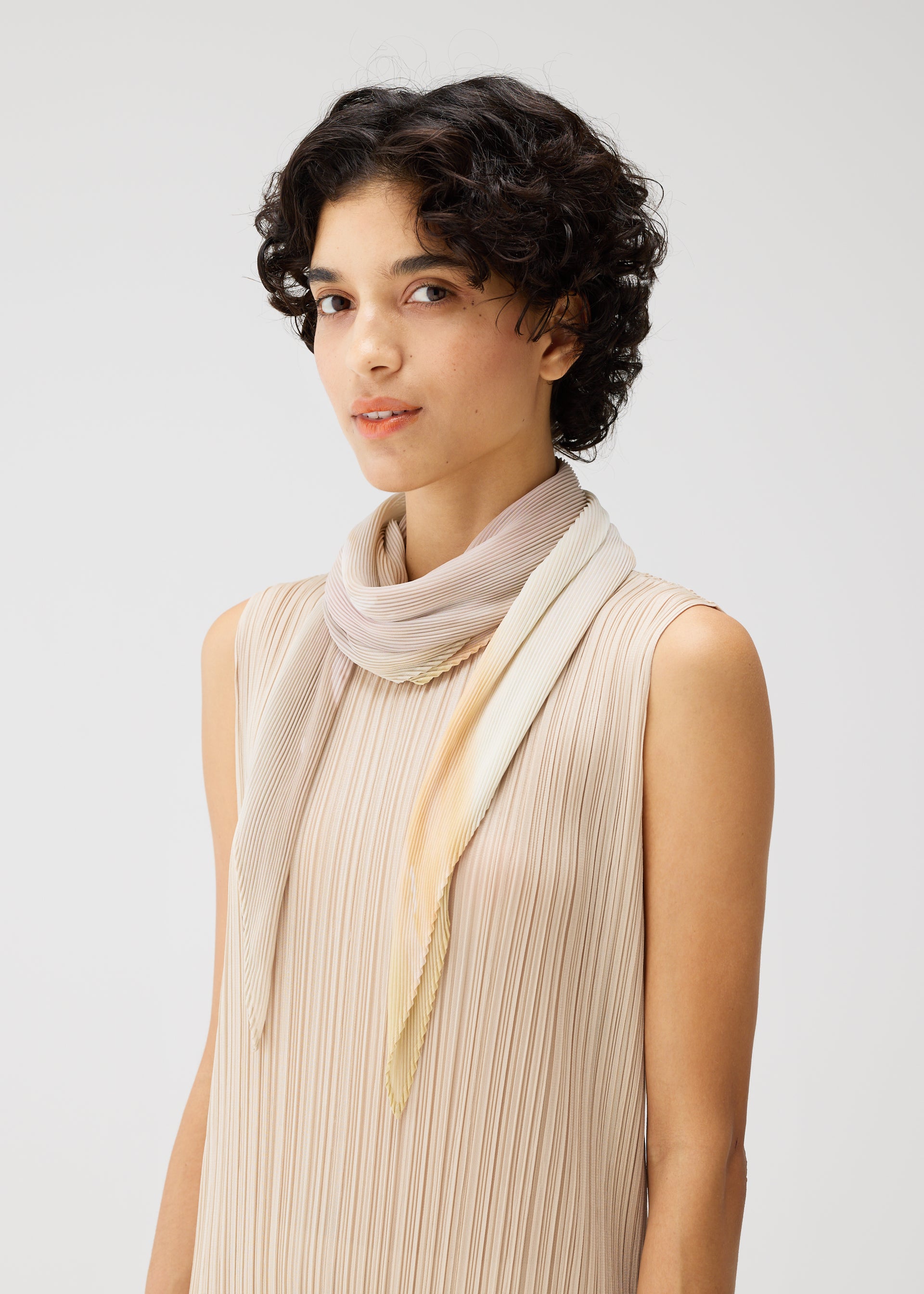 ISSEY MIYAKE /イッセイミヤケ ストール　ベージュ SEA BUBBLE SCARF – isseymiyake.com