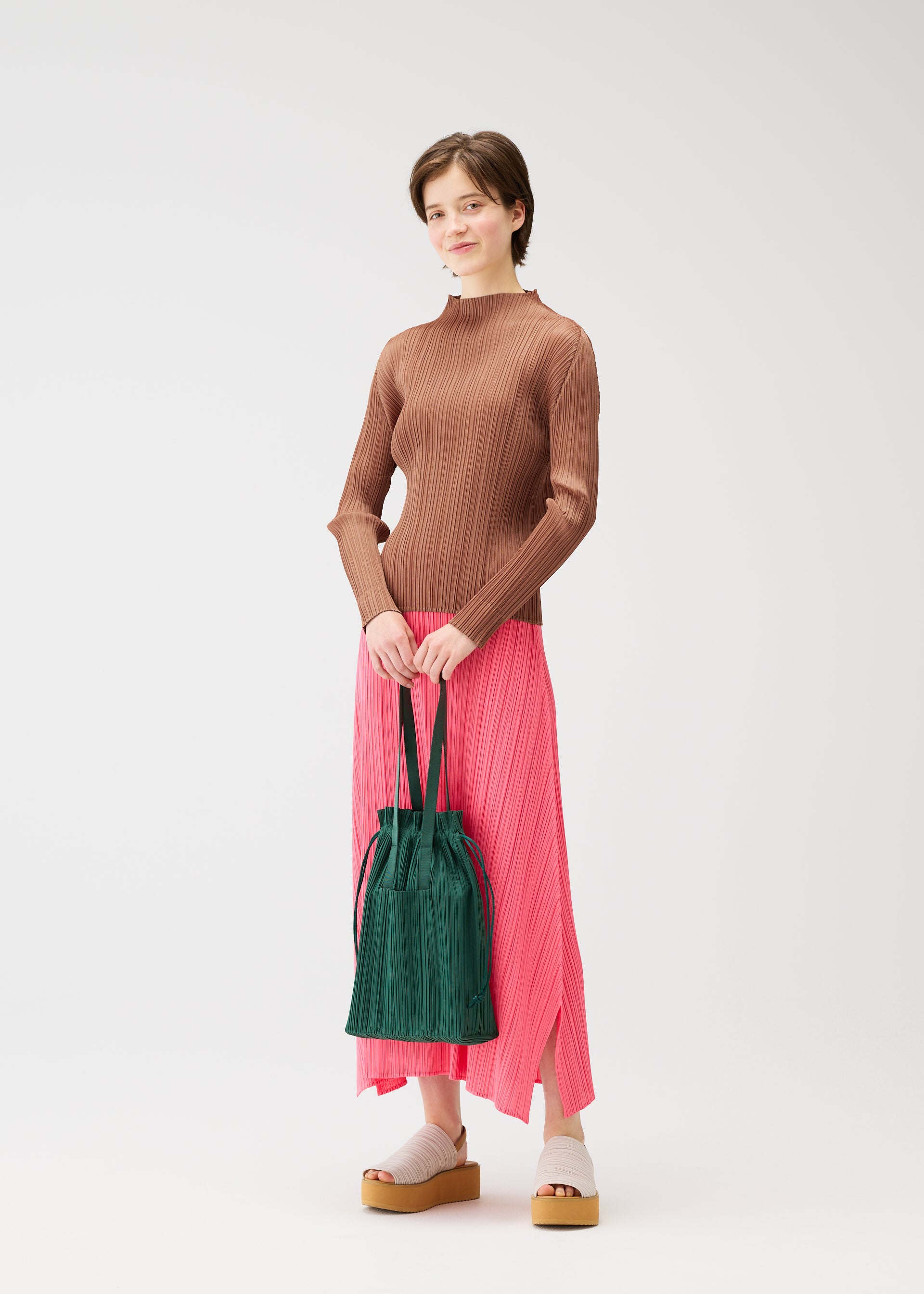 PLEATS TOTE BAG – isseymiyake.com