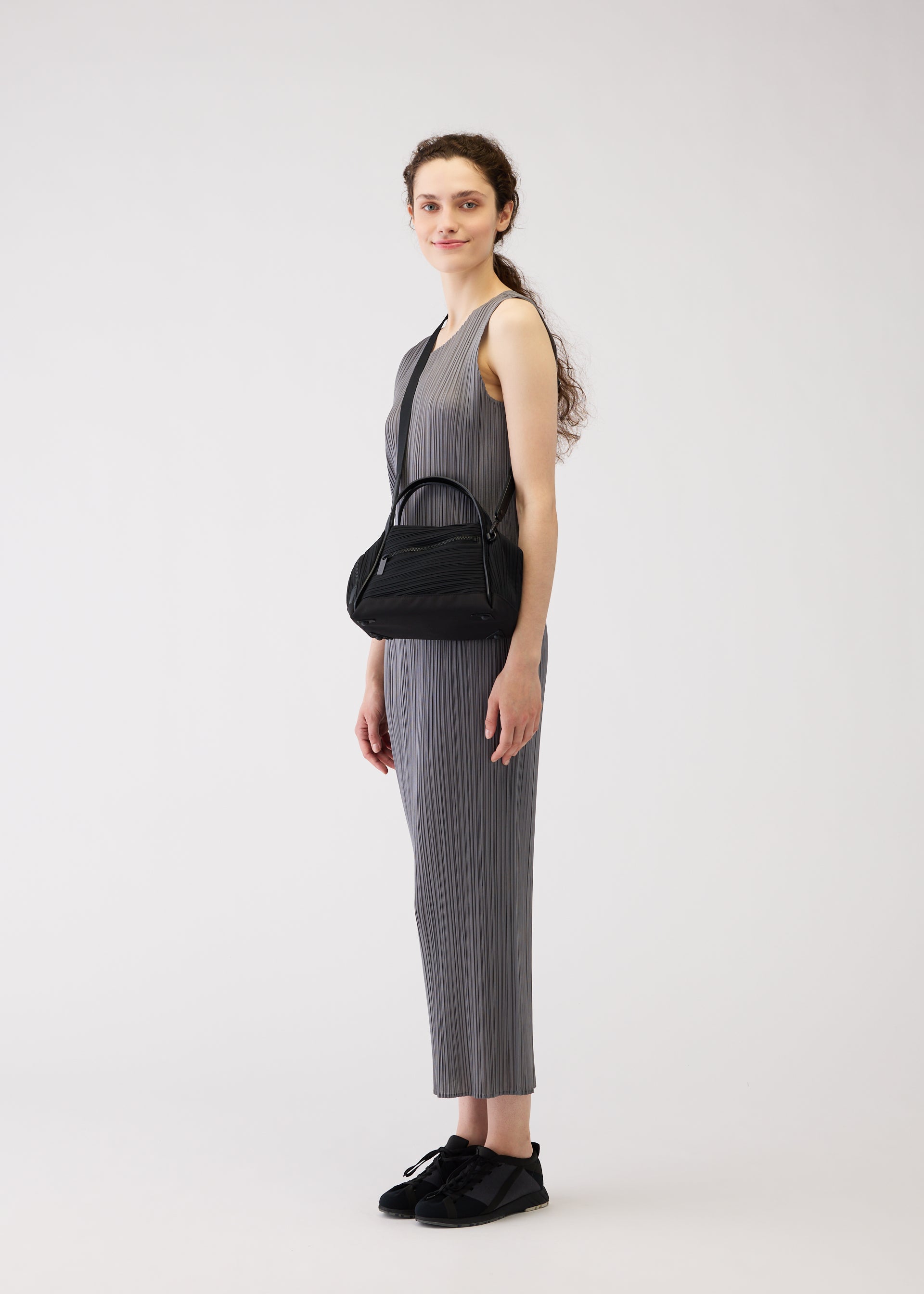 BIAS PLEATS BAG